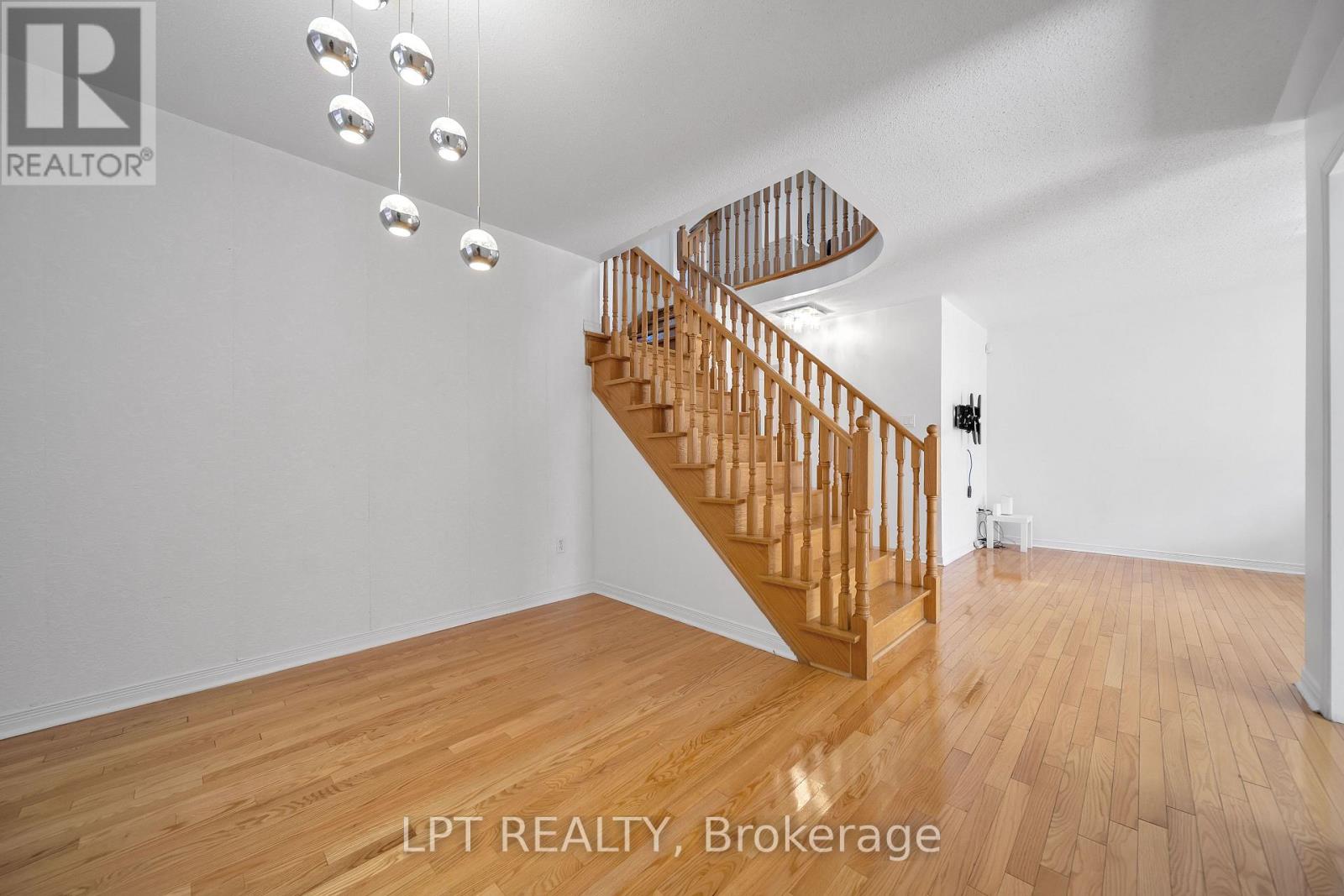 83 River Rock Crescent Property Photo 13