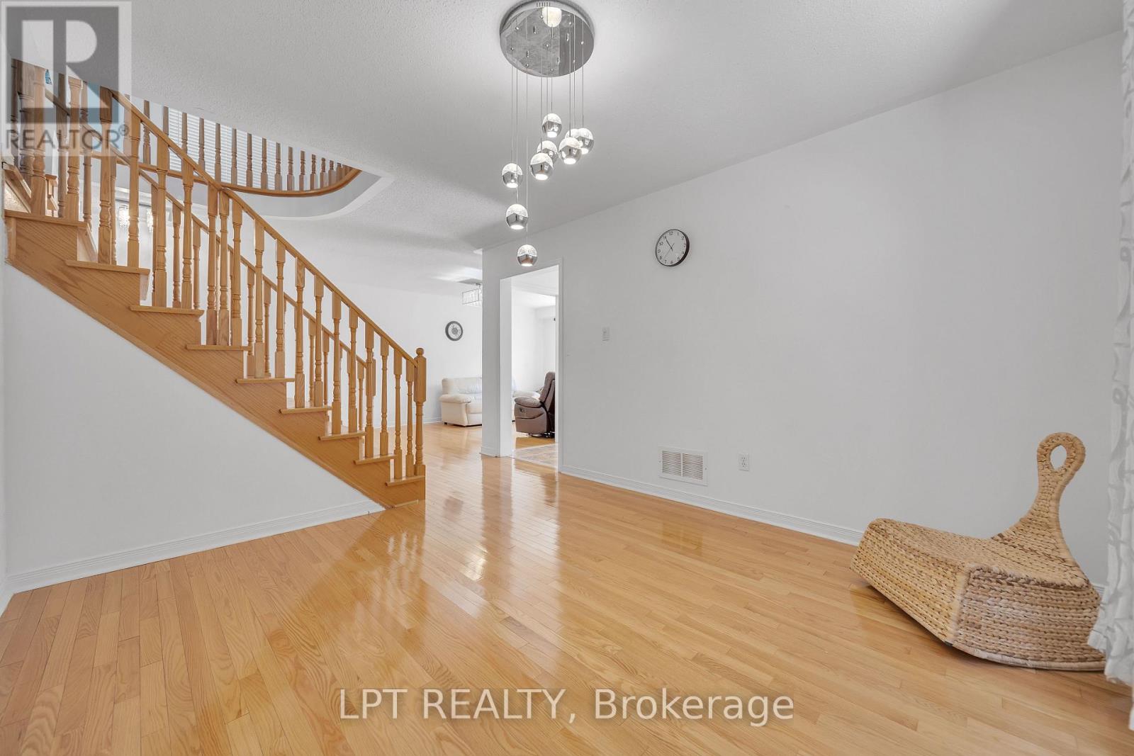 83 River Rock Crescent Property Photo 14