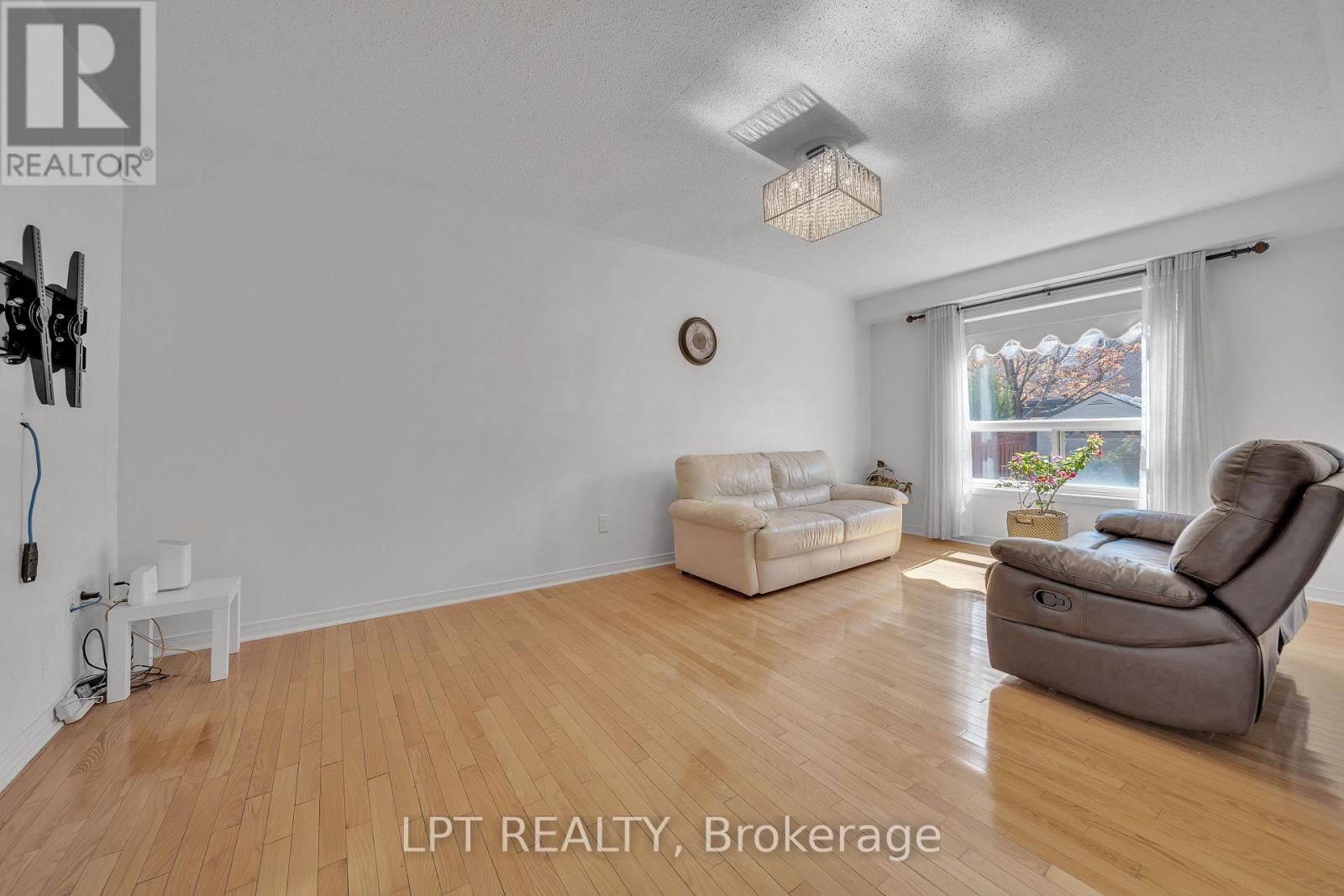 83 River Rock Crescent Property Photo 15