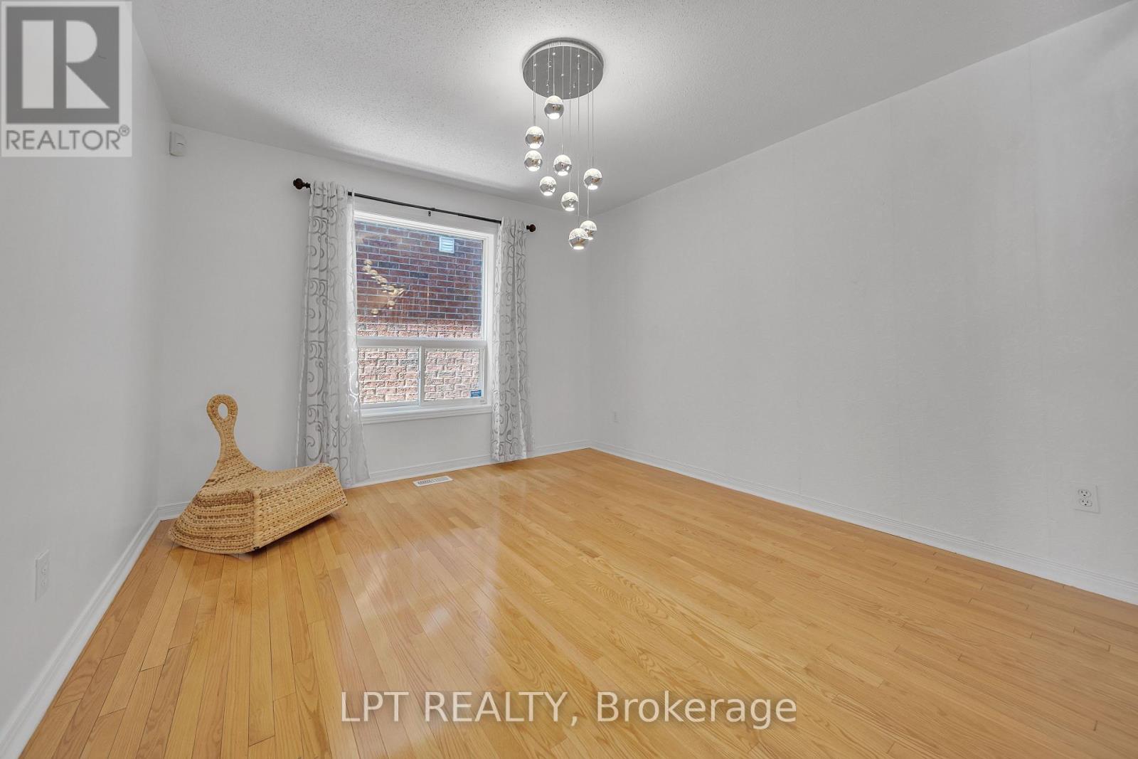 83 River Rock Crescent Property Photo 16