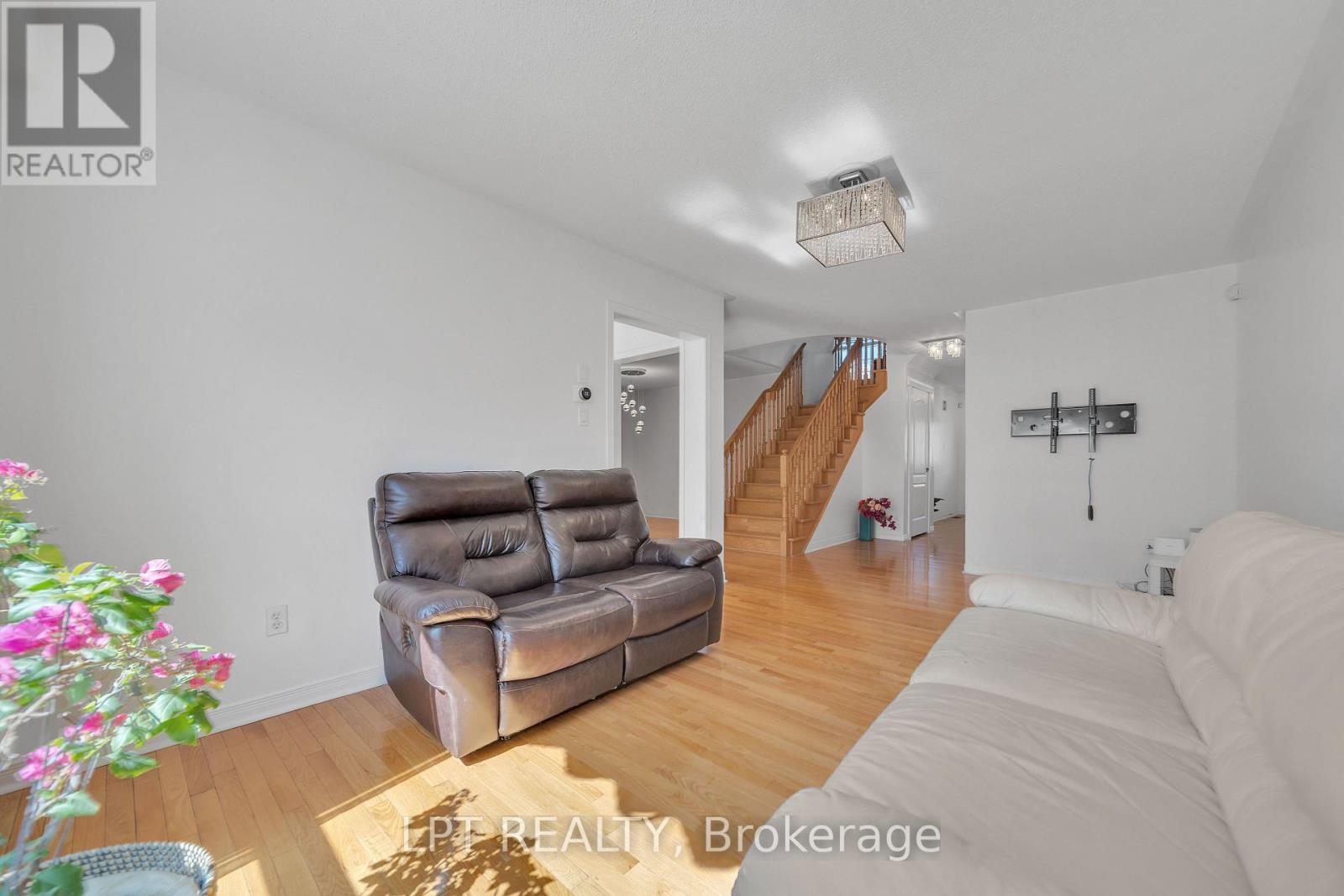 83 River Rock Crescent Property Photo 18