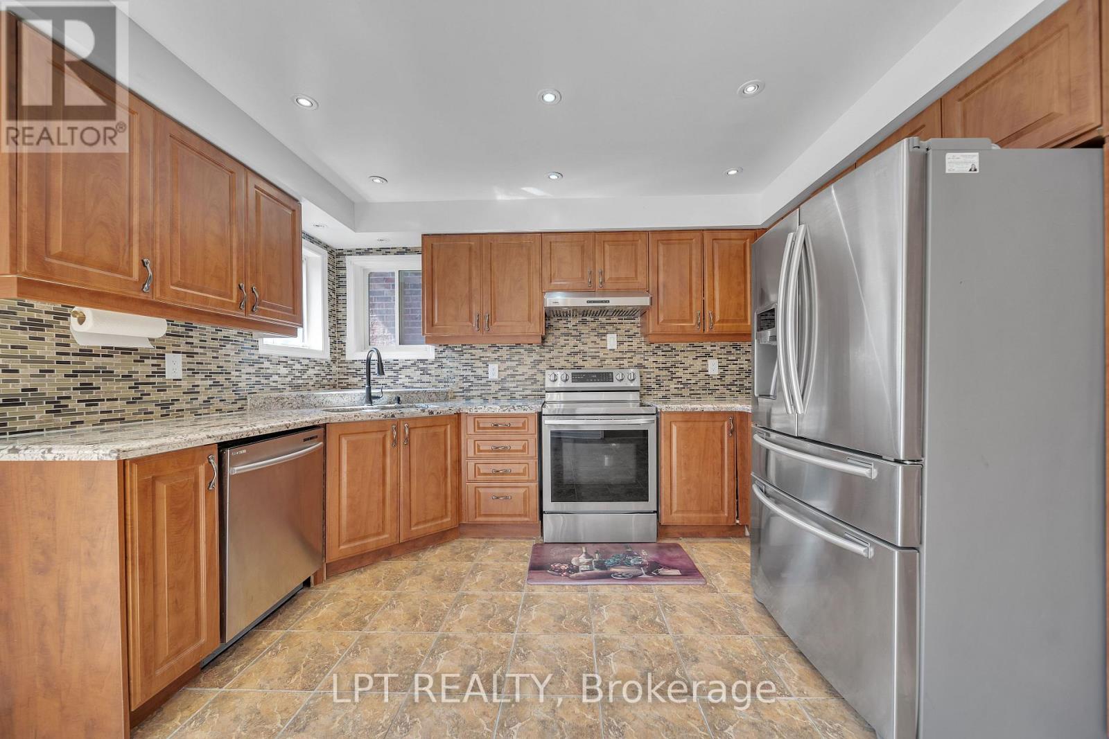 83 River Rock Crescent Property Photo 21