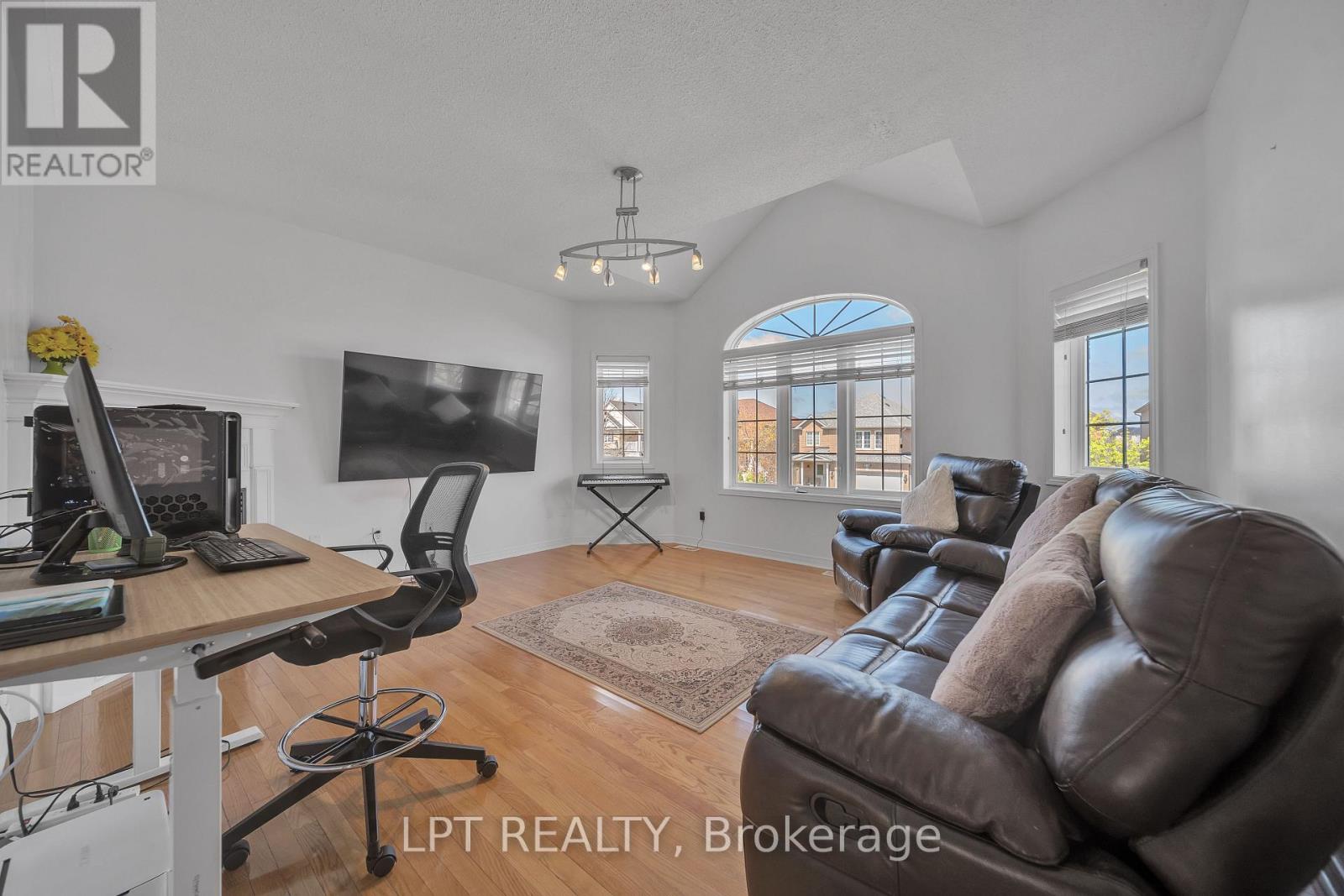 83 River Rock Crescent Property Photo 25
