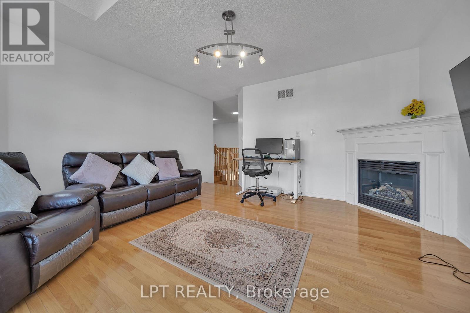 83 River Rock Crescent Property Photo 28