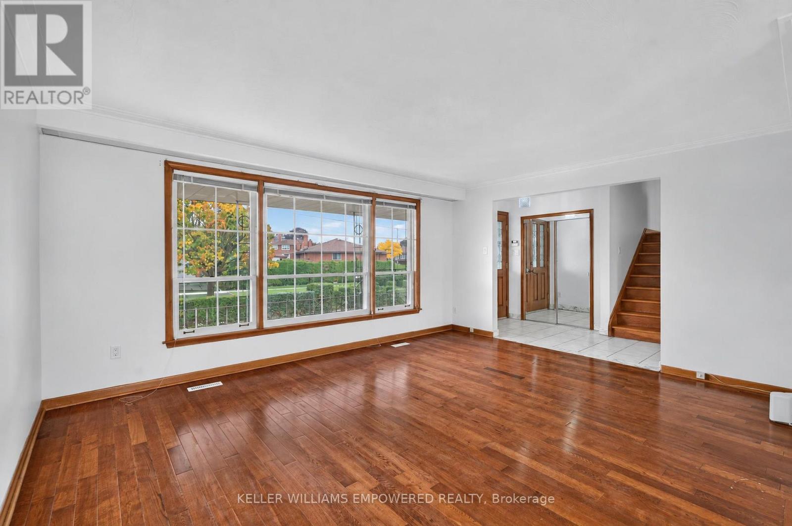 Main - 6 Archway Crescent Property Photo 7