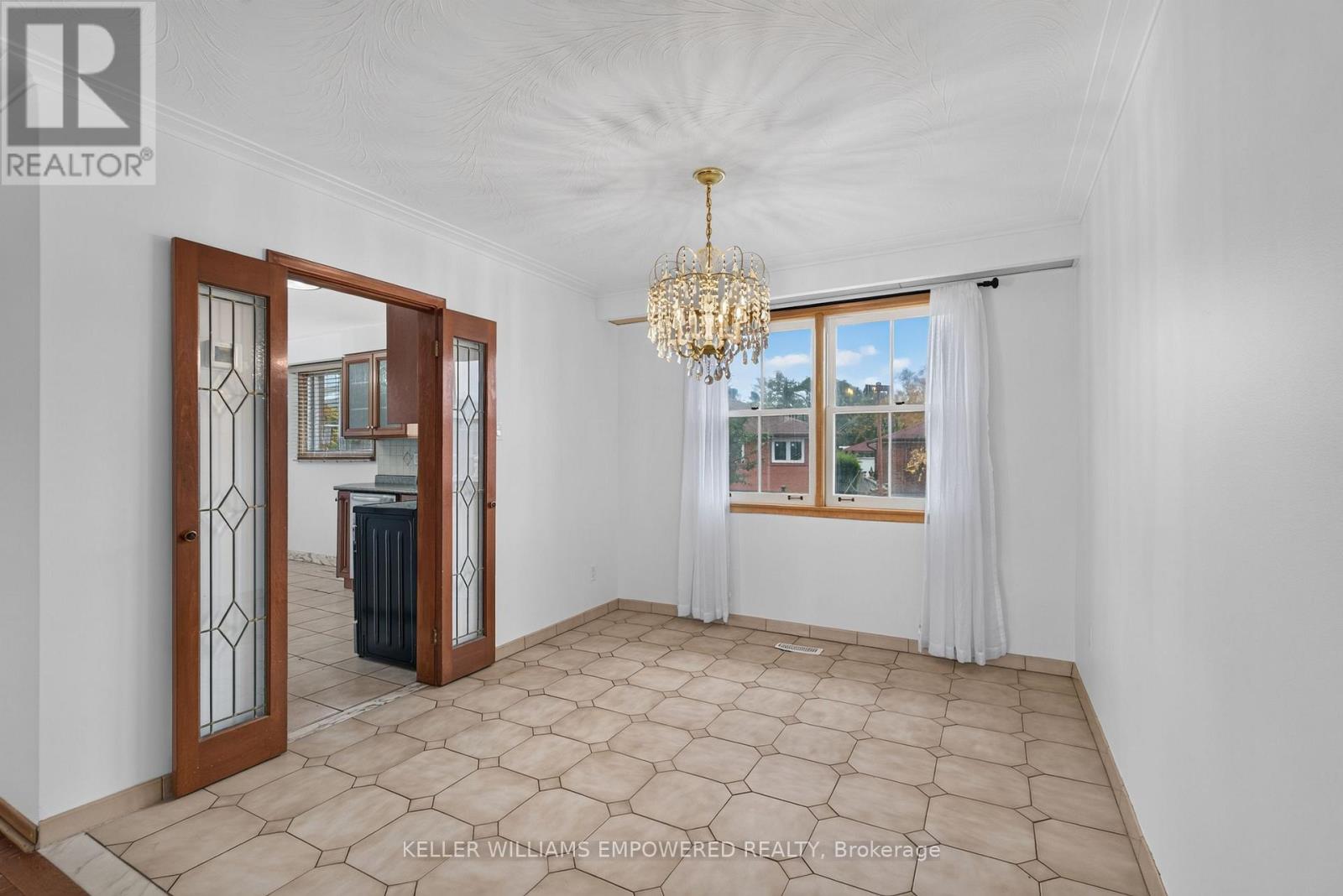 Main - 6 Archway Crescent Property Photo 9