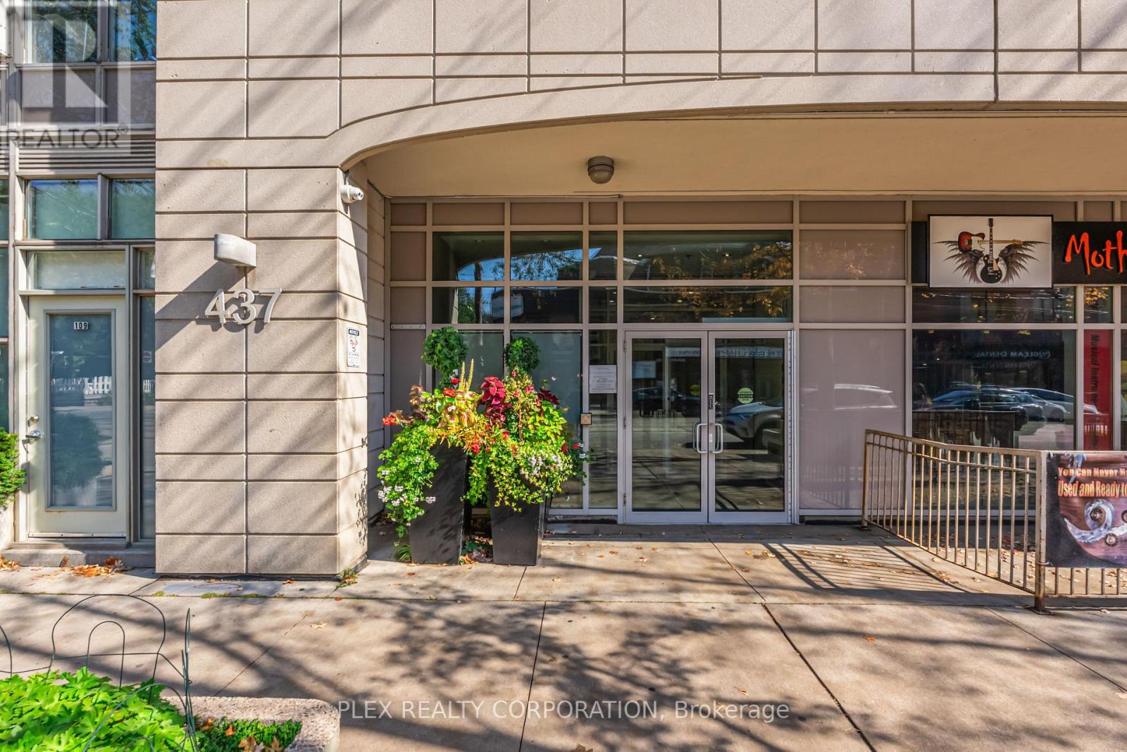 410 - 437 Roncesvalles Avenue Property Photo 2