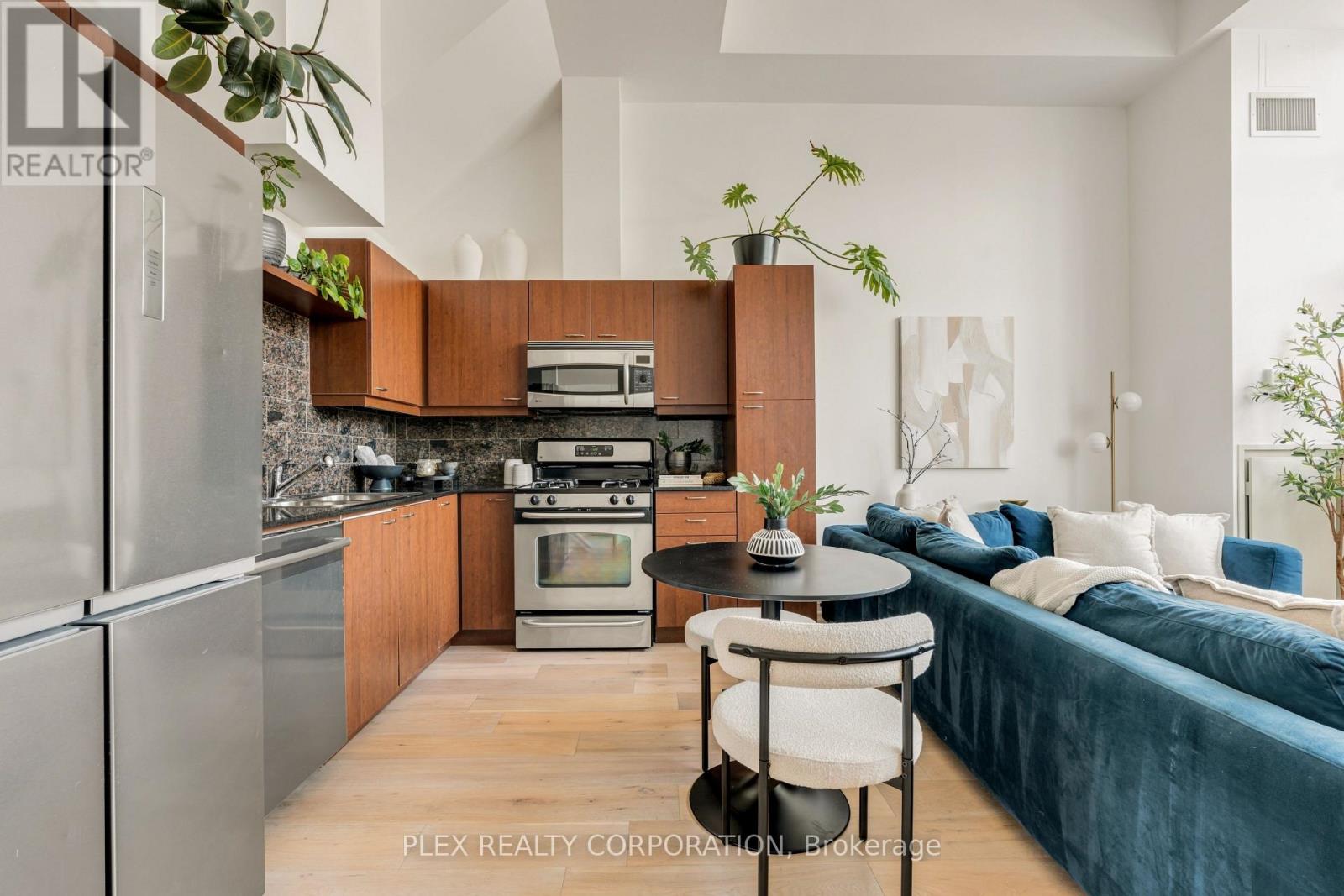 410 - 437 Roncesvalles Avenue Property Photo 6