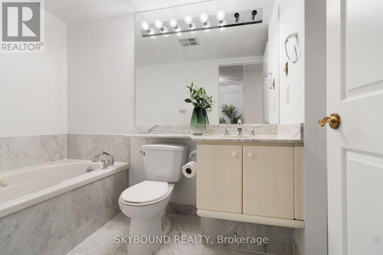 505 - 2287 Lake Shore Boulevard W Property Photo 13