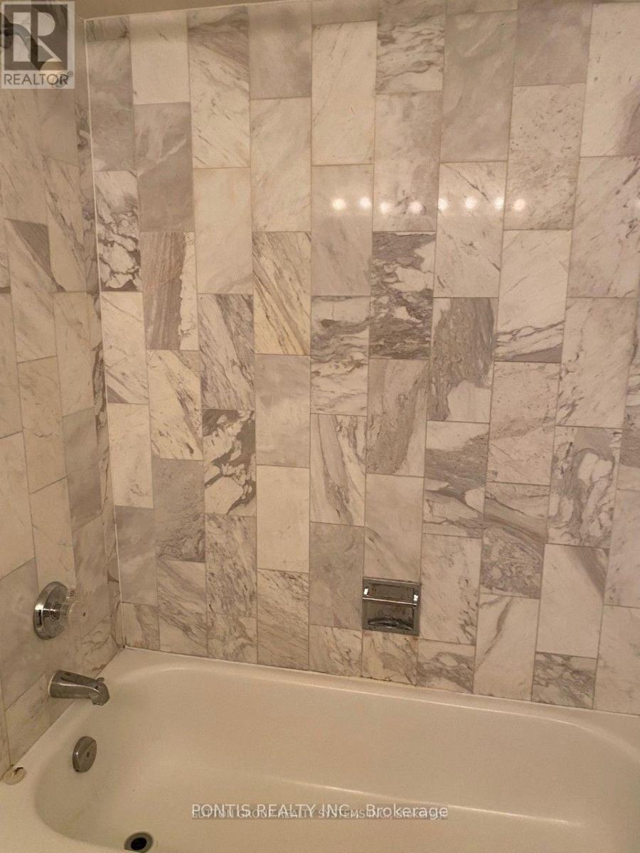 310 - 325 Webb Drive Property Photo 18