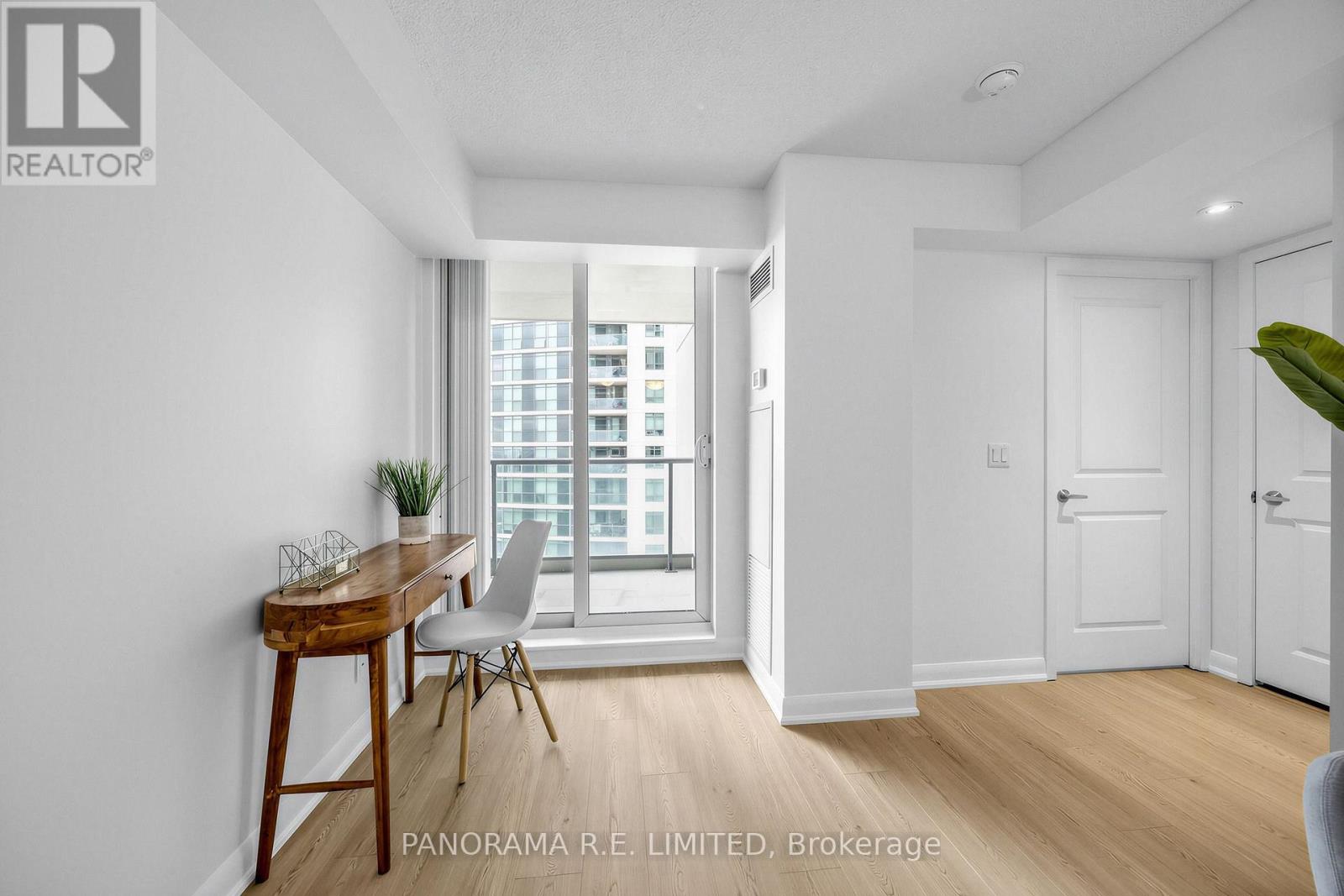 2006 - 215 Sherway Gardens Road Property Photo 5