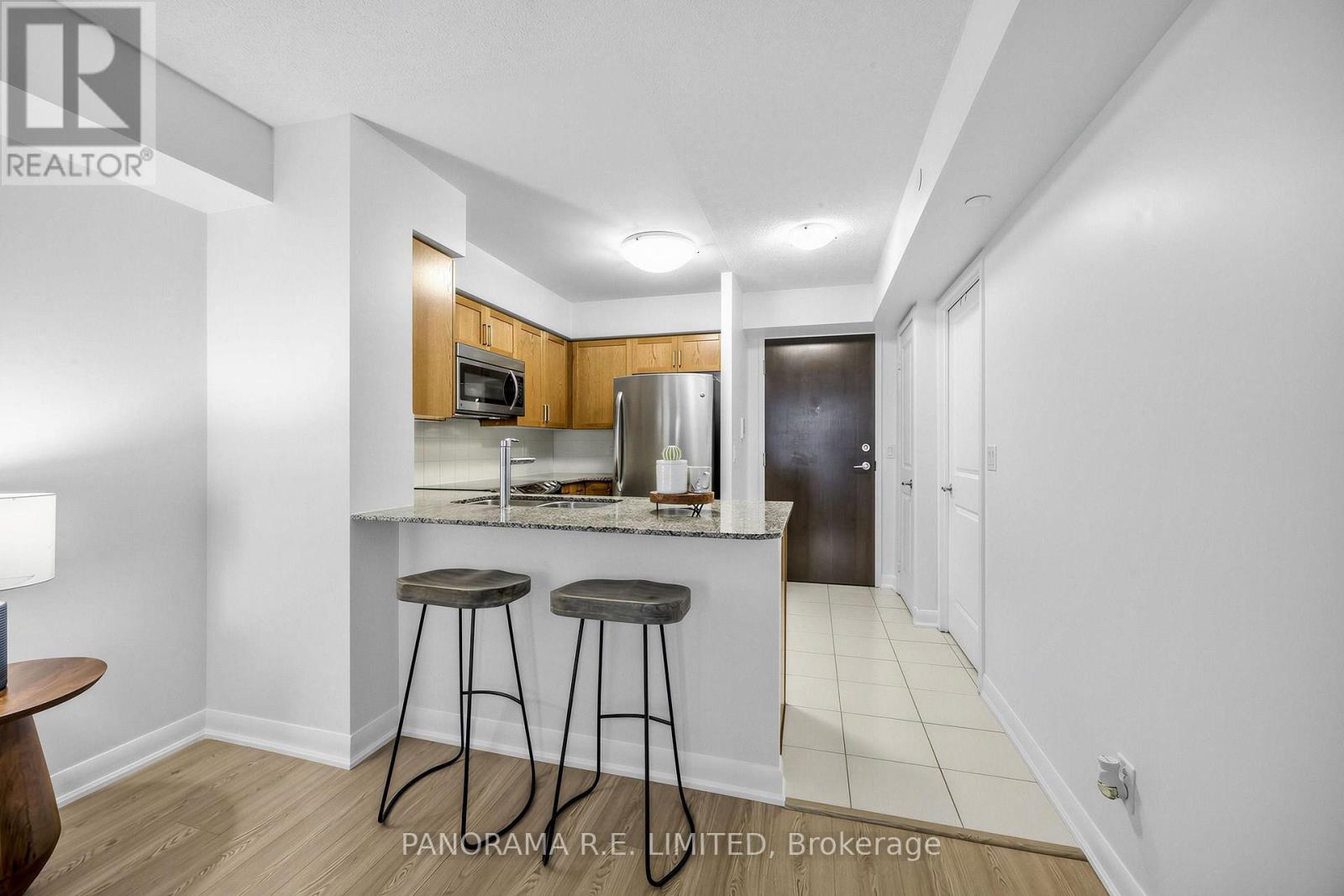 2006 - 215 Sherway Gardens Road Property Photo 7