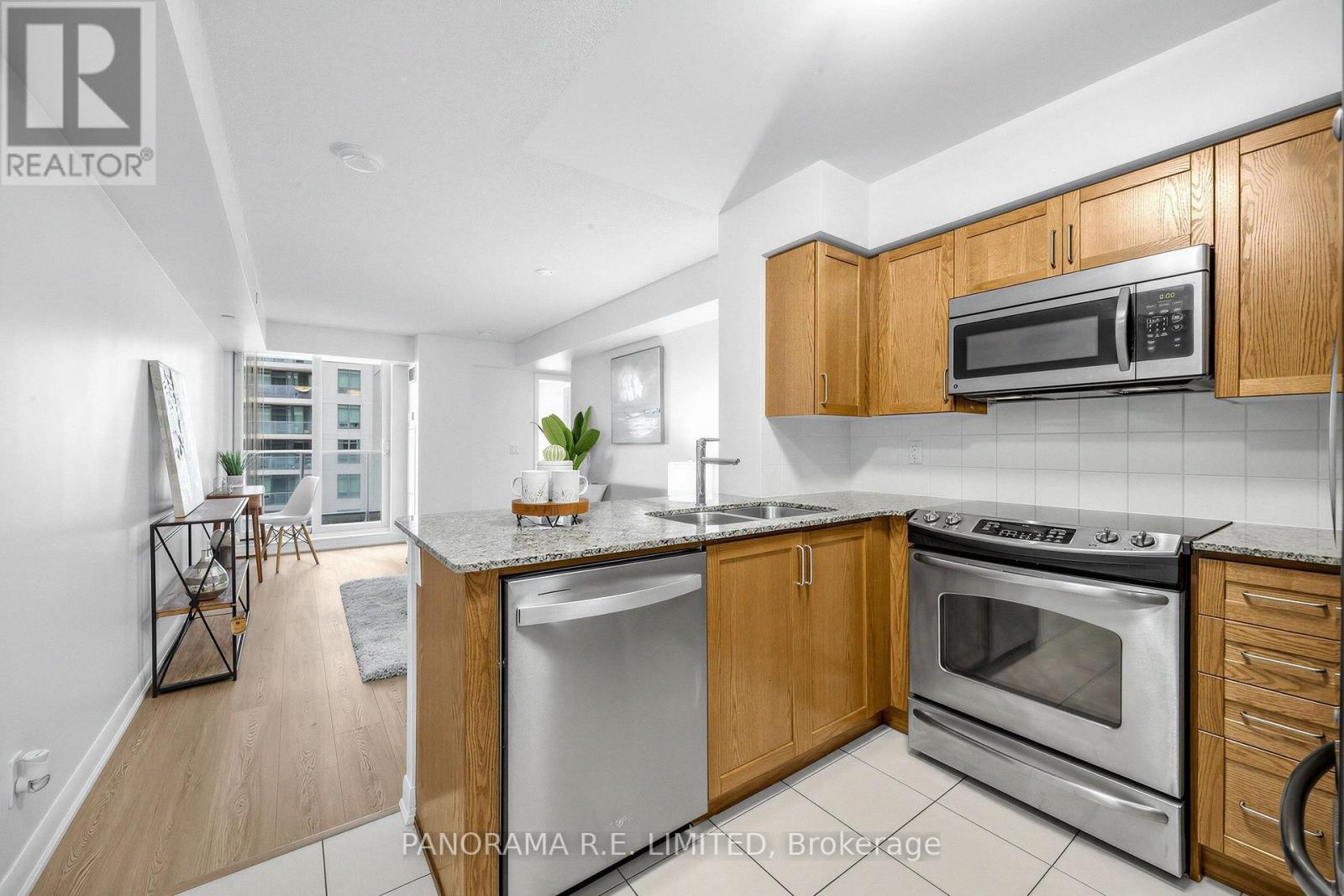 2006 - 215 Sherway Gardens Road Property Photo 8