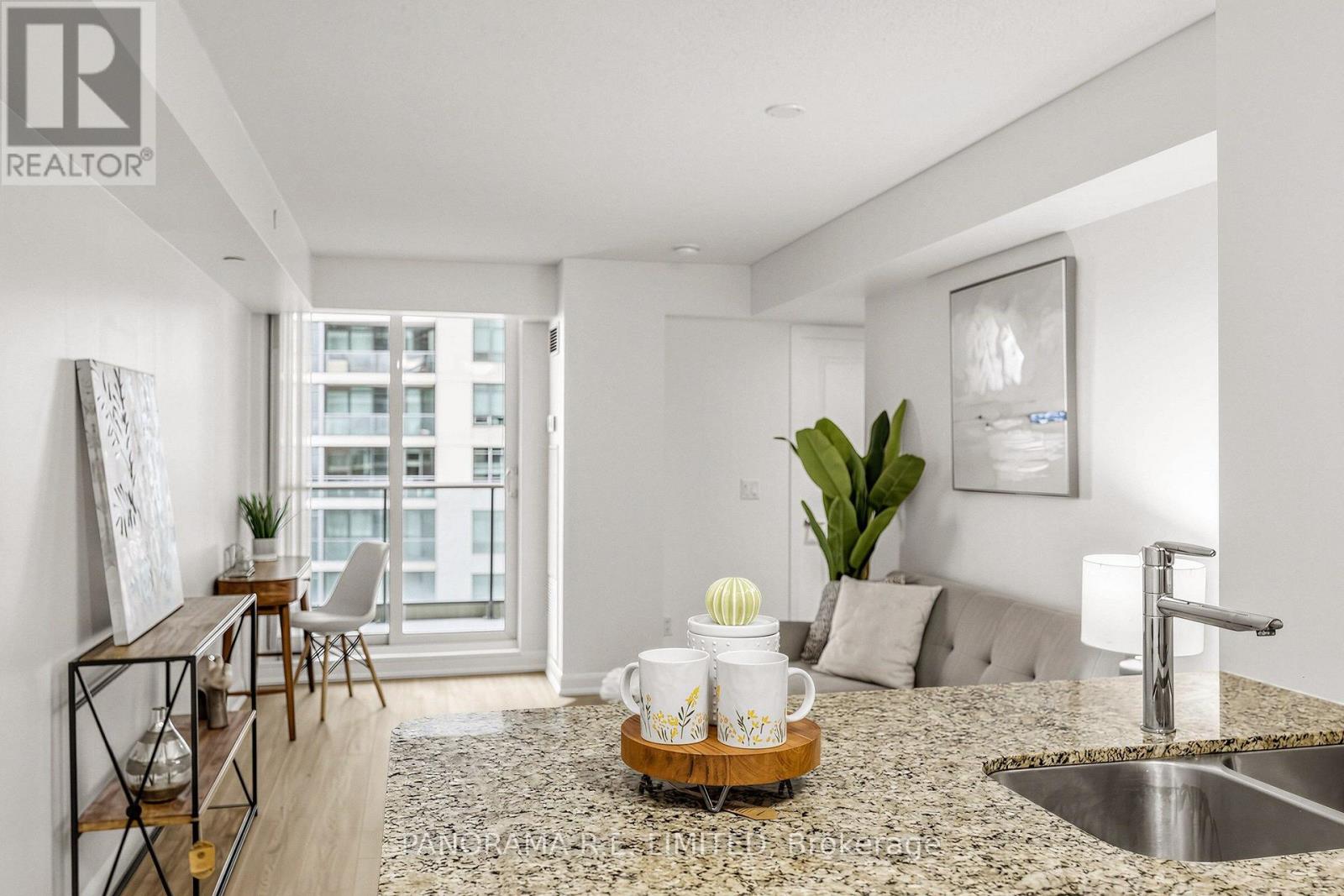 2006 - 215 Sherway Gardens Road Property Photo 10