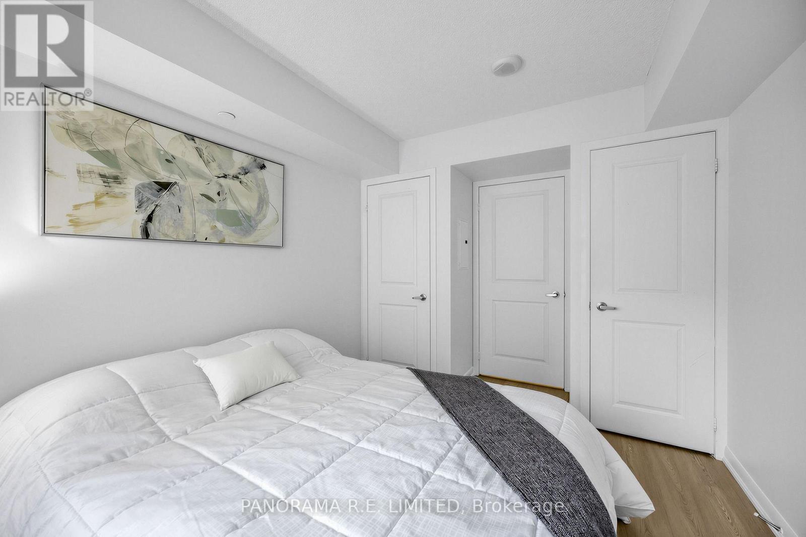 2006 - 215 Sherway Gardens Road Property Photo 12