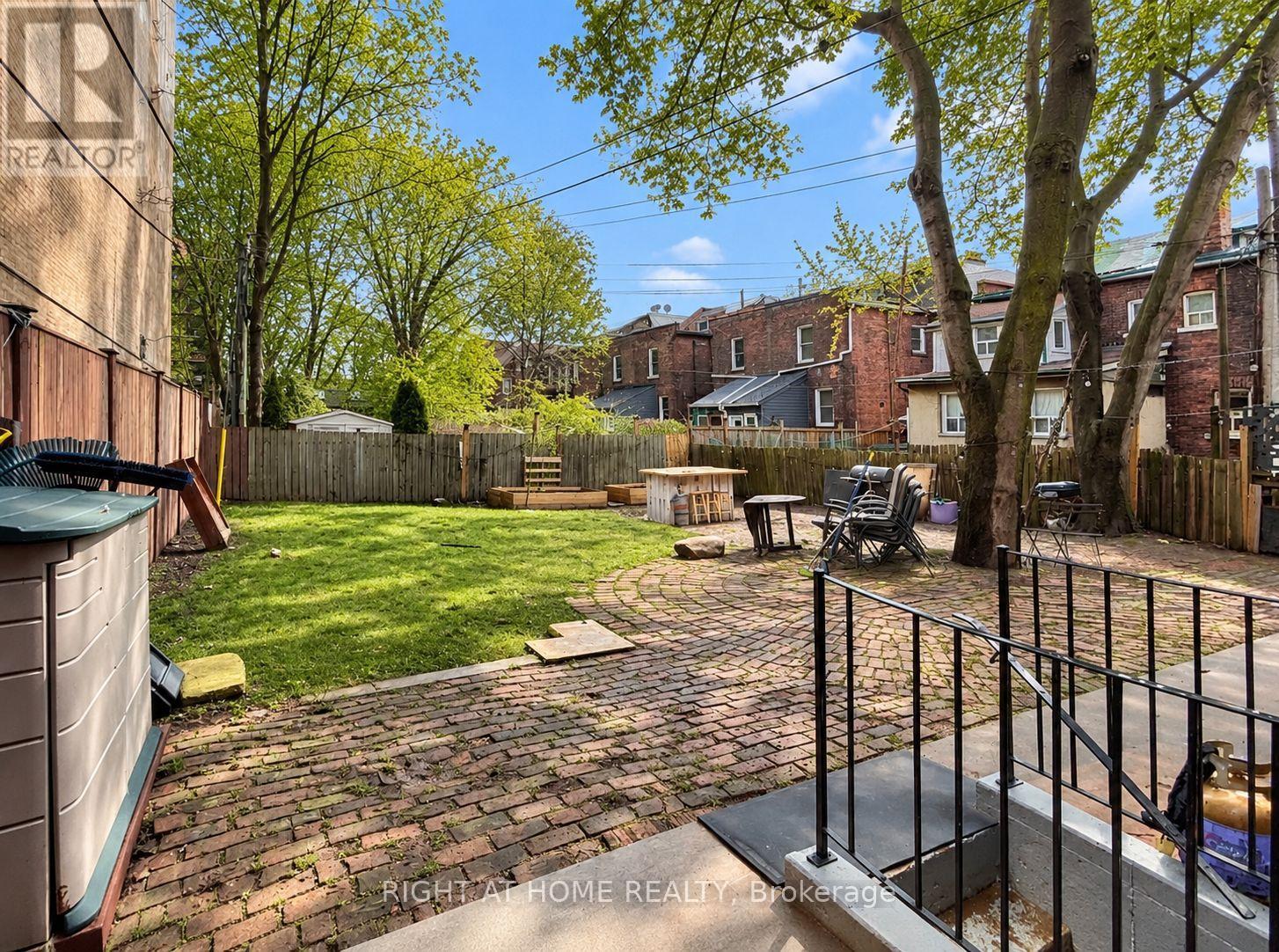 Lower - 1392 King Street W Property Photo 8