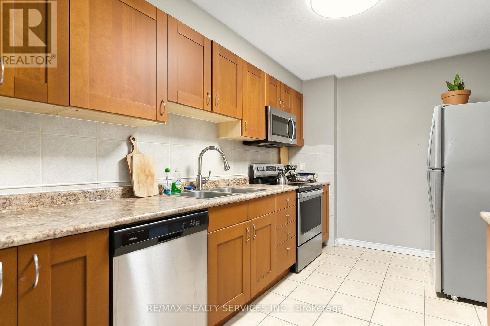 7 - 1140 Tavistock Drive Property Photo 9