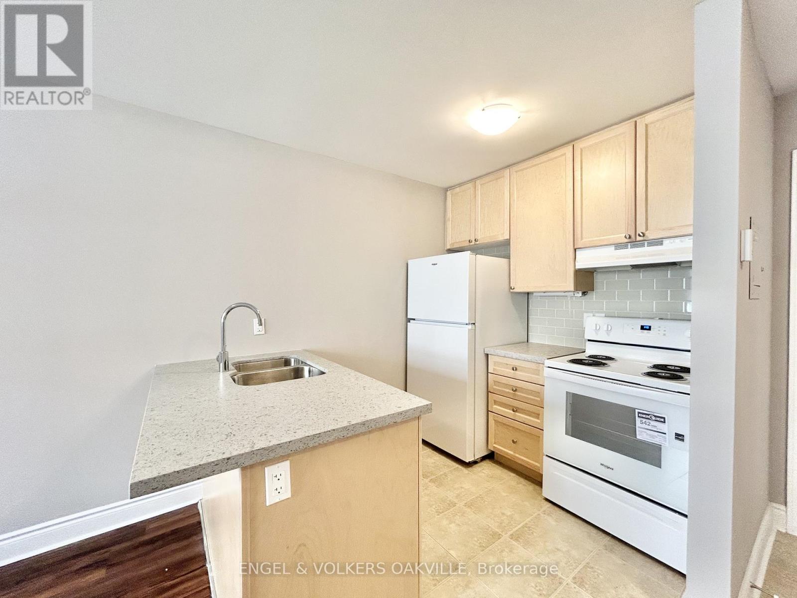 106 - 9 THIRTY THIRD STREET Property Photo 1