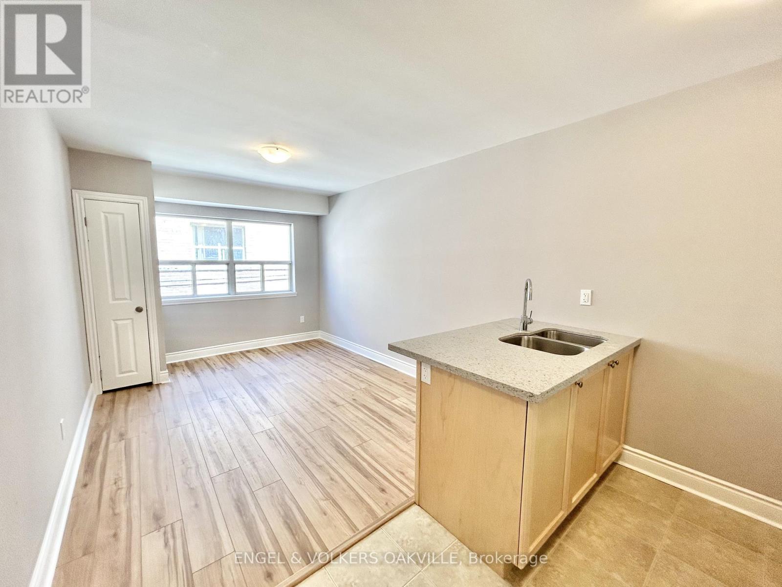 204 - 11 Thirty Third Street Property Photo 2