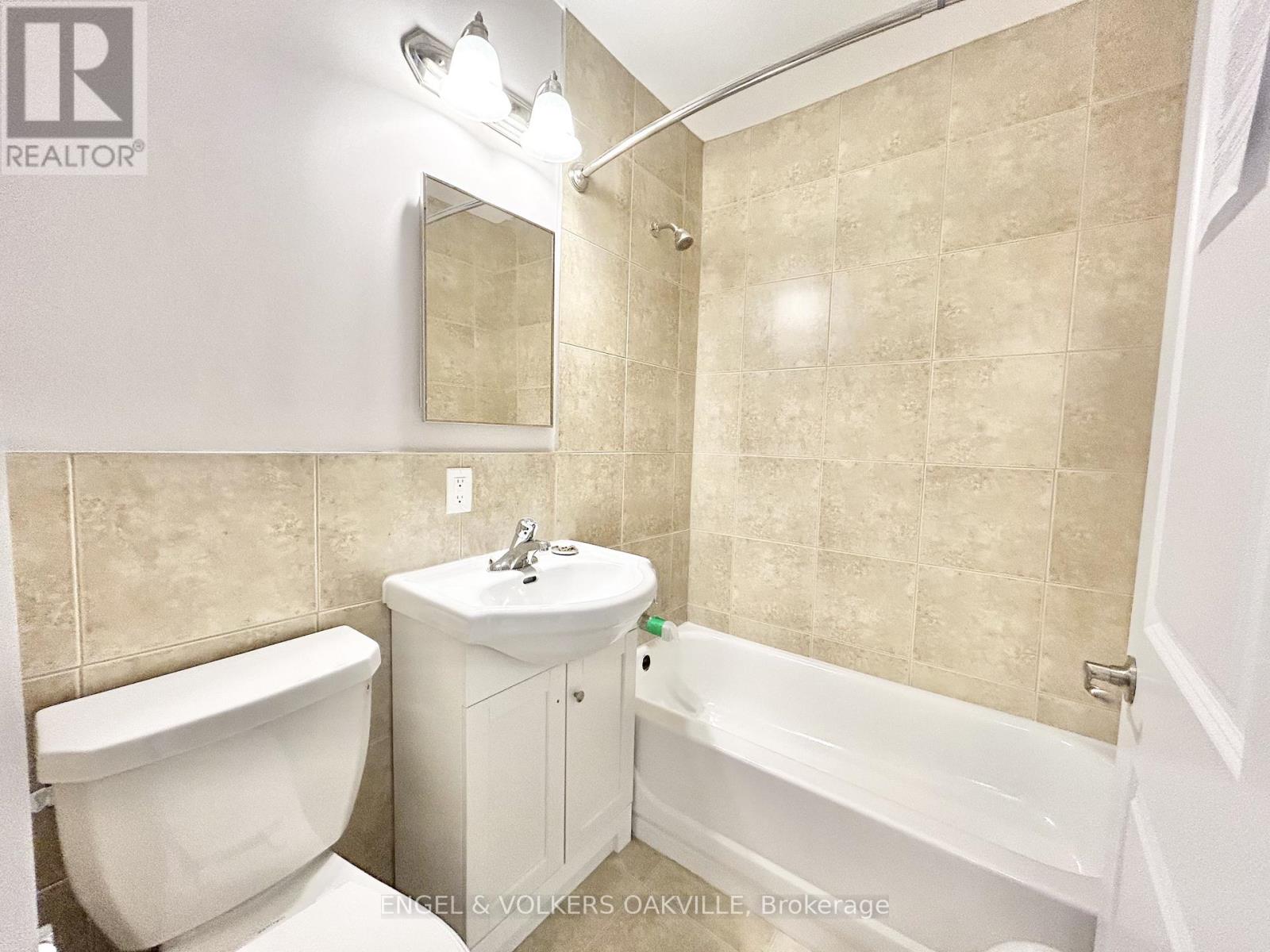 204 - 11 Thirty Third Street Property Photo 6