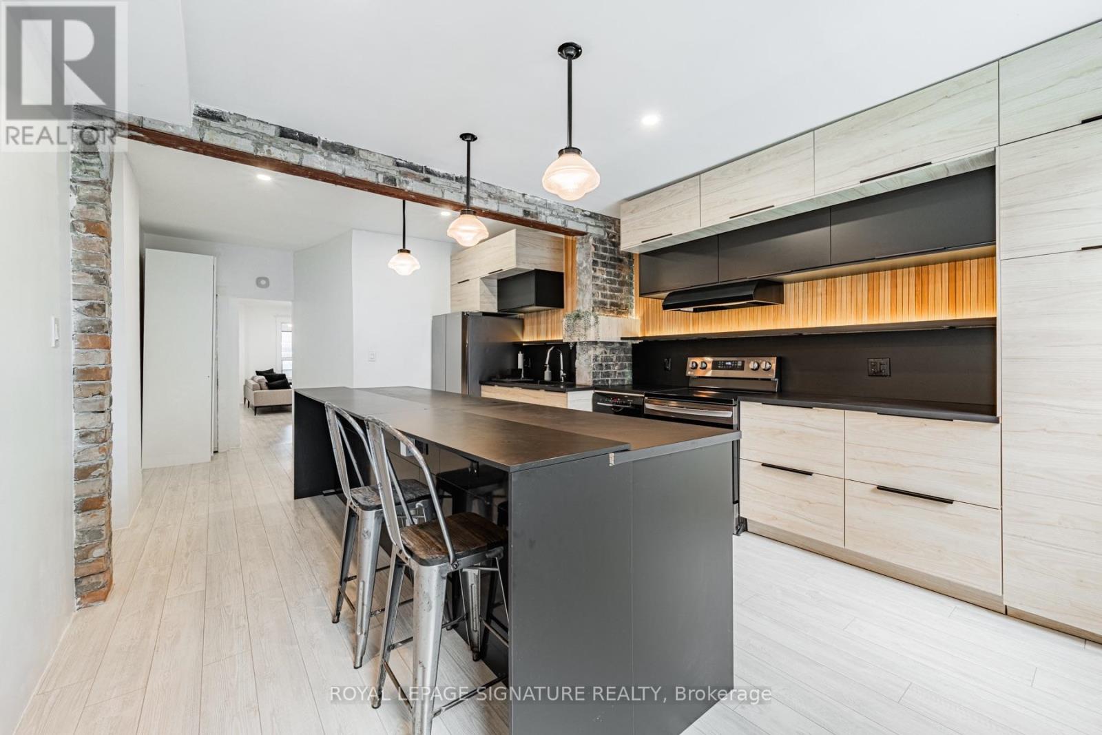 8 Adrian Avenue Property Photo 7