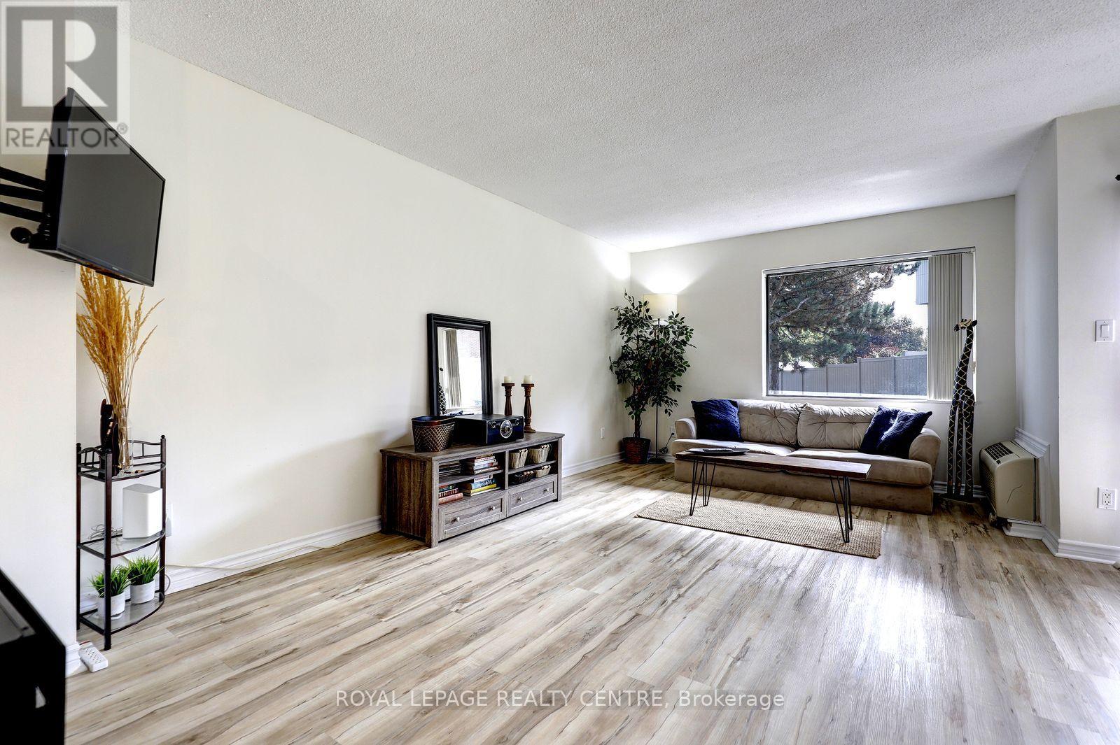 201 - 1000 Cedarglen Gate Property Photo 6