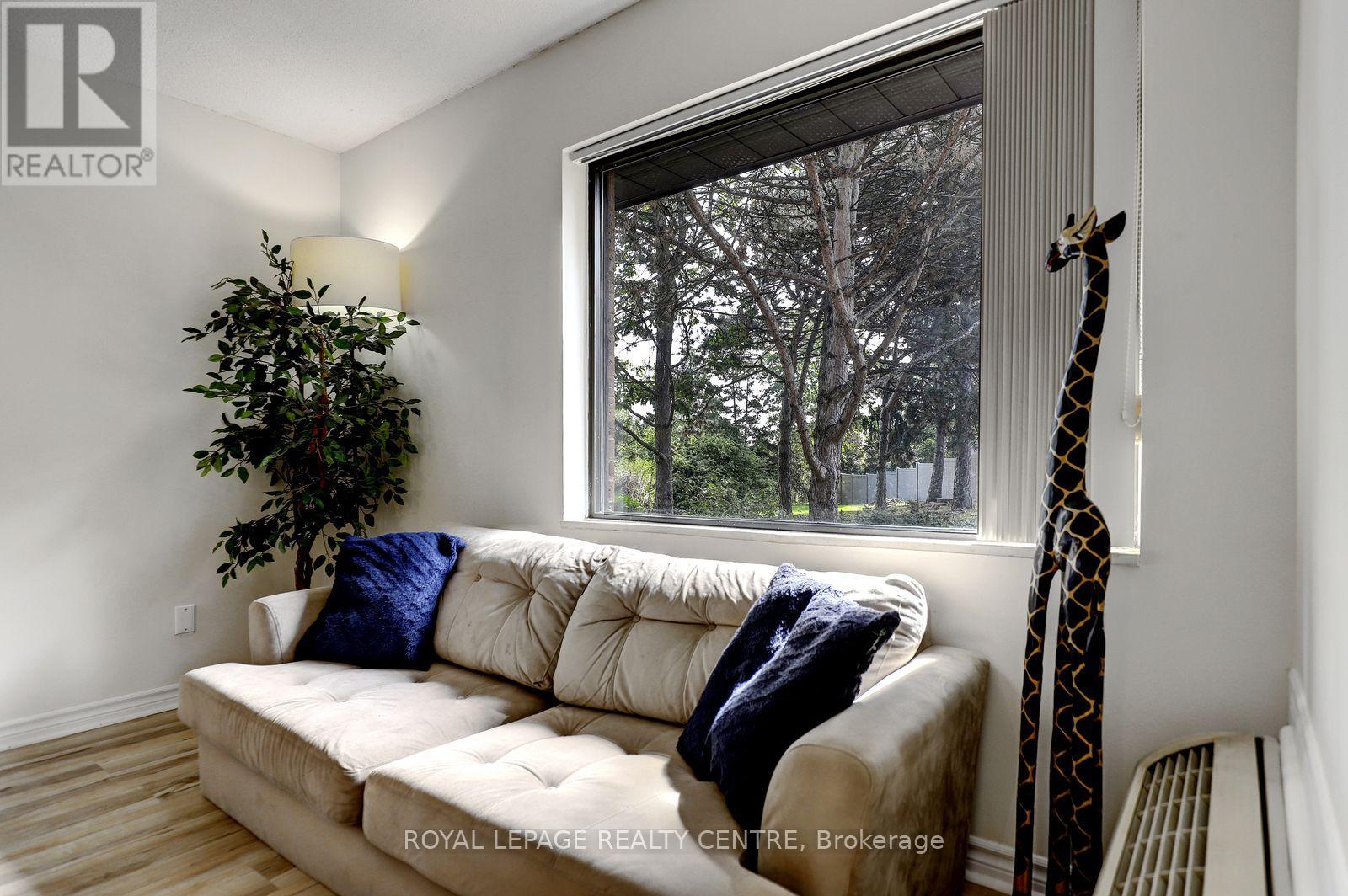 201 - 1000 Cedarglen Gate Property Photo 8