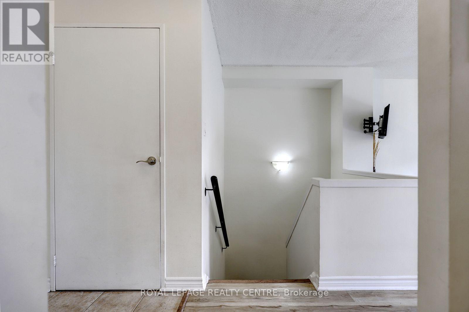 201 - 1000 Cedarglen Gate Property Photo 16