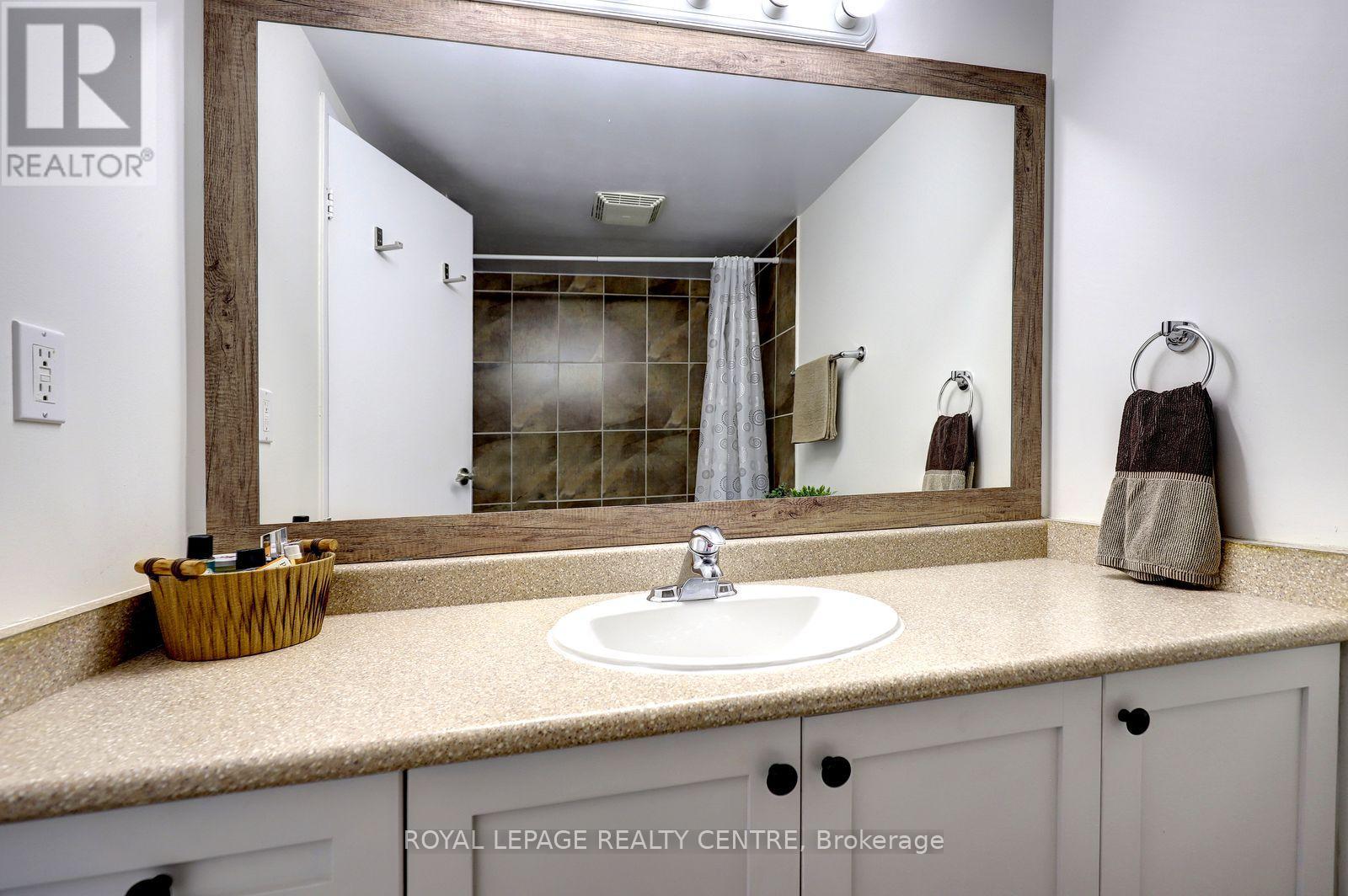 201 - 1000 Cedarglen Gate Property Photo 22