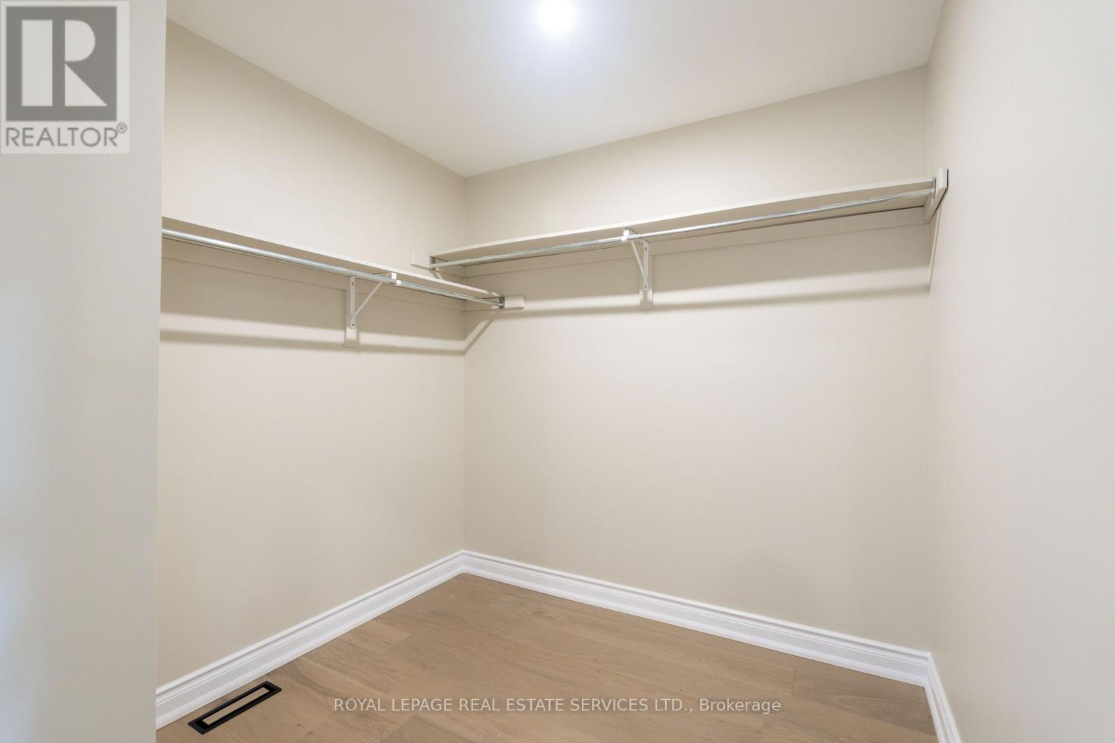 3955 Foxwood Avenue Property Photo 17