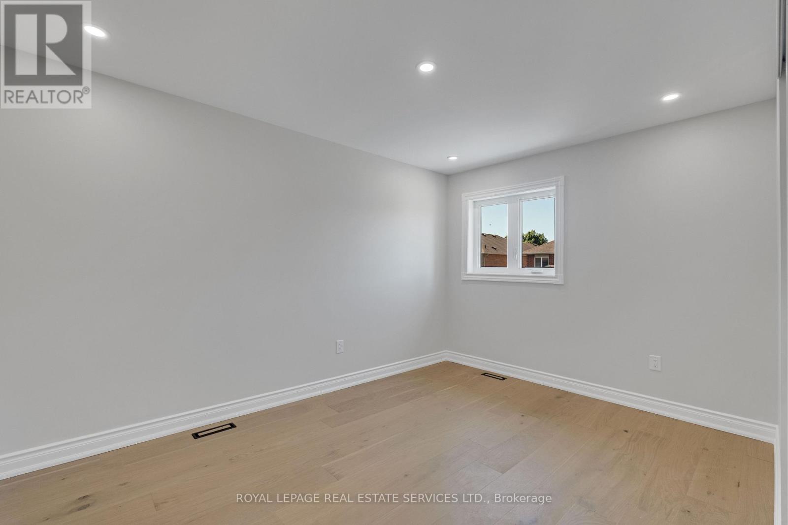 3955 Foxwood Avenue Property Photo 27