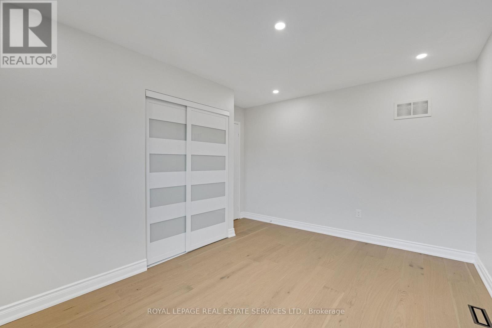 3955 Foxwood Avenue Property Photo 28