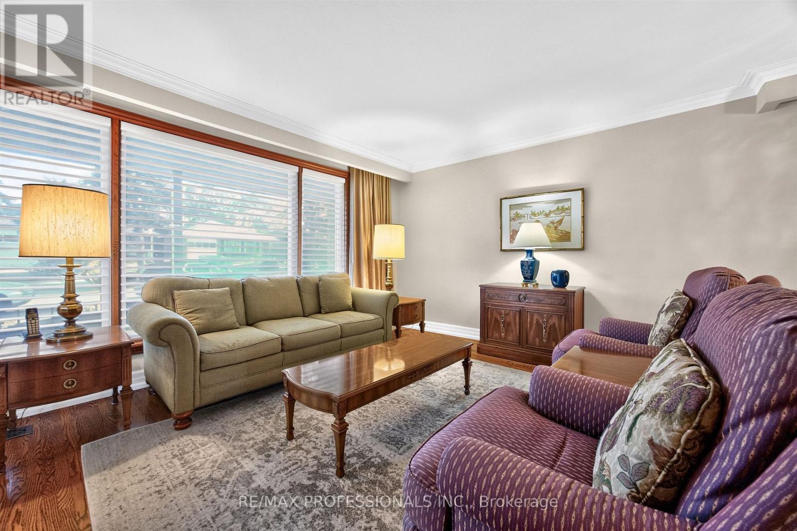 302 La Rose Avenue Property Photo 7