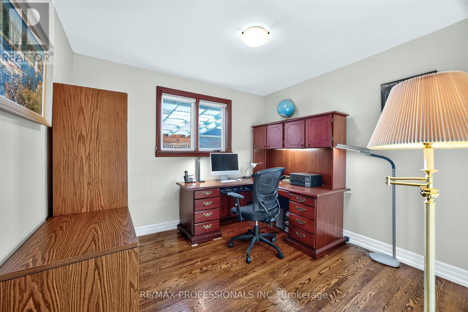 302 La Rose Avenue Property Photo 16