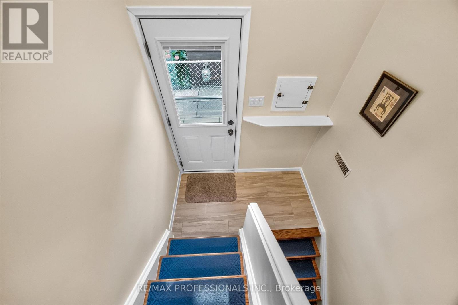 302 La Rose Avenue Property Photo 19