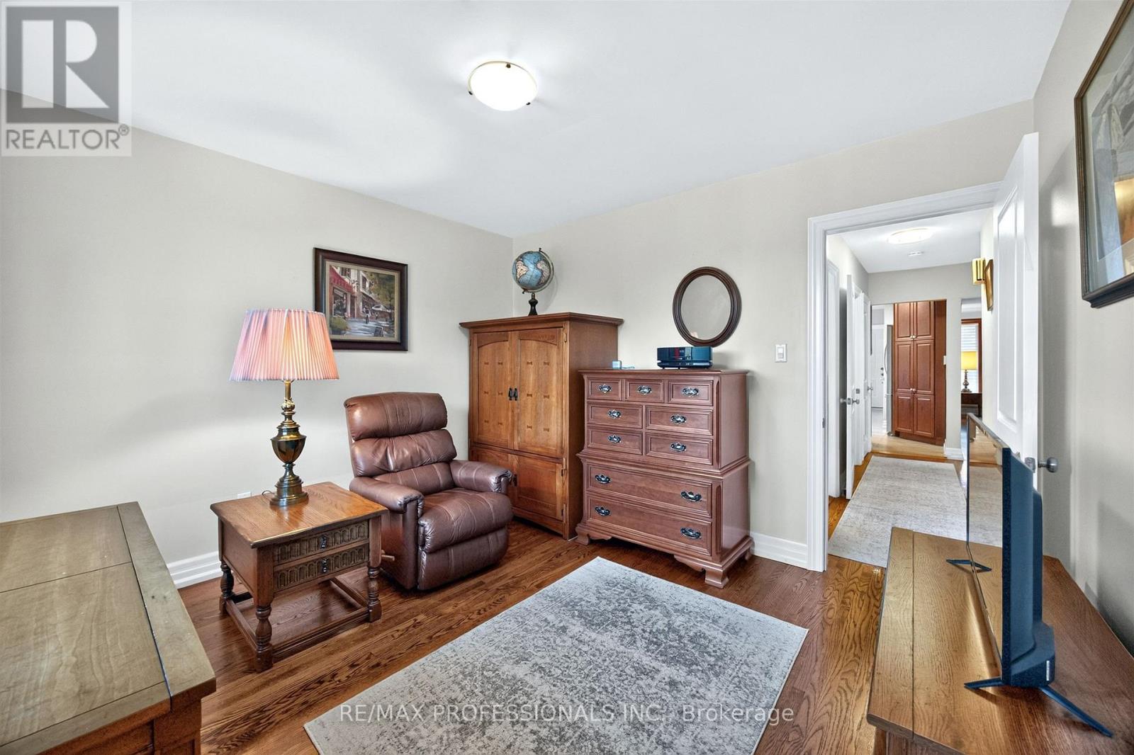 302 La Rose Avenue Property Photo 25