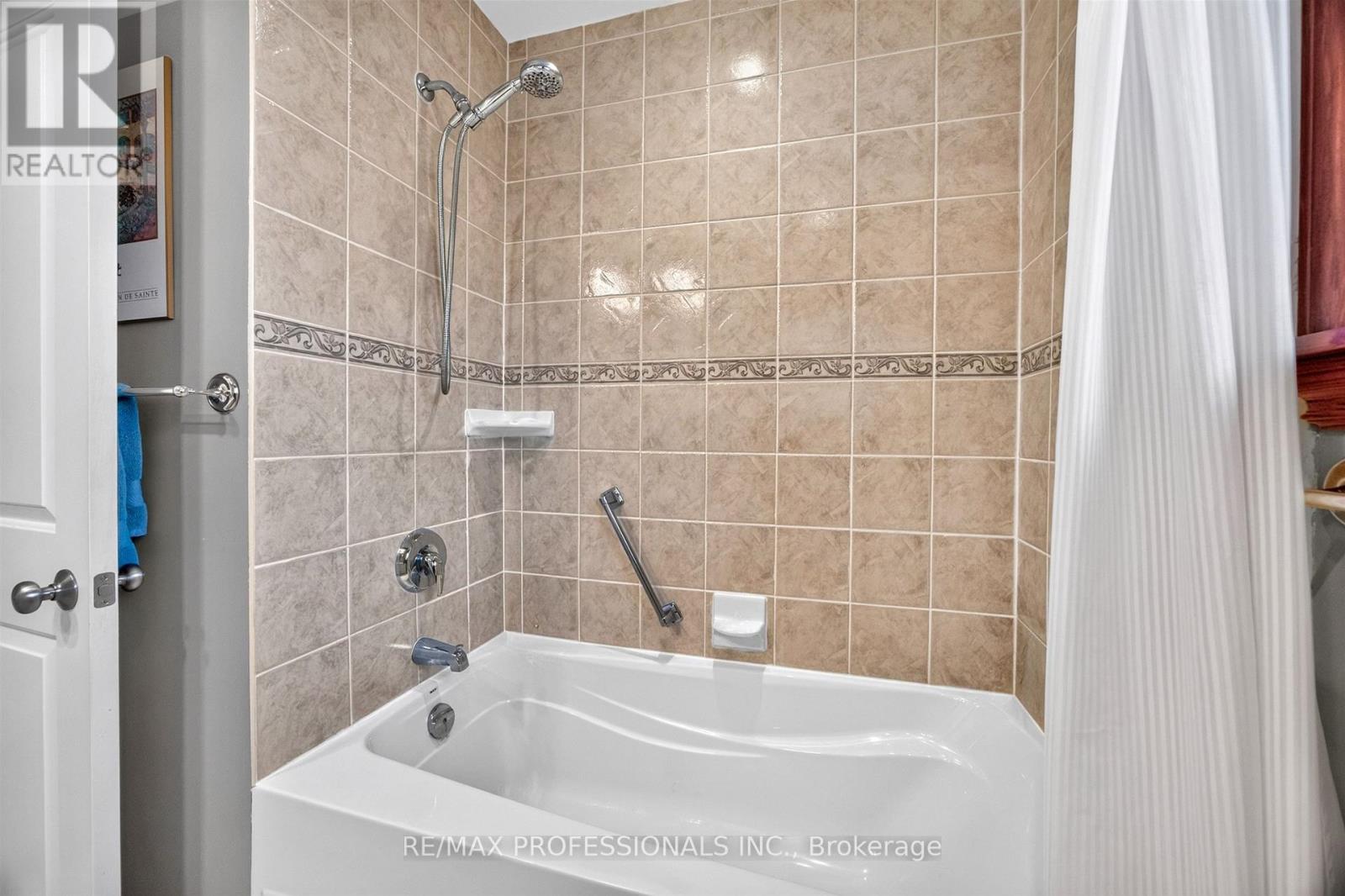 302 La Rose Avenue Property Photo 26