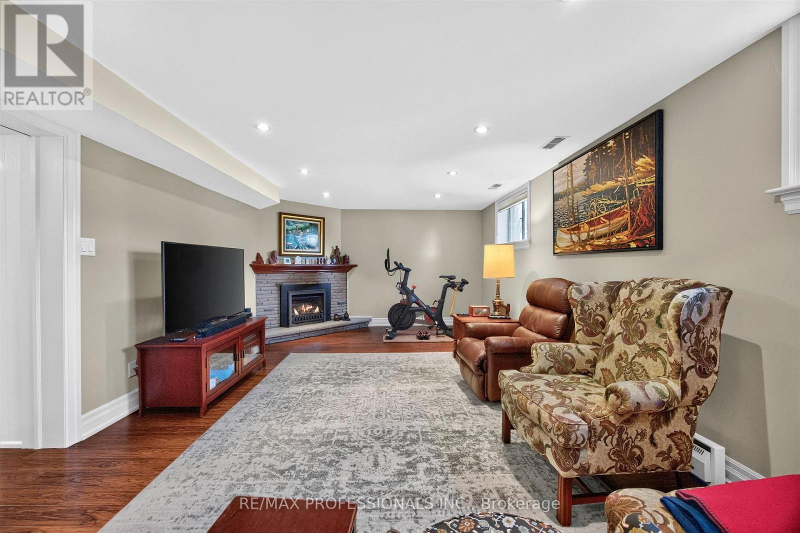 302 La Rose Avenue Property Photo 28