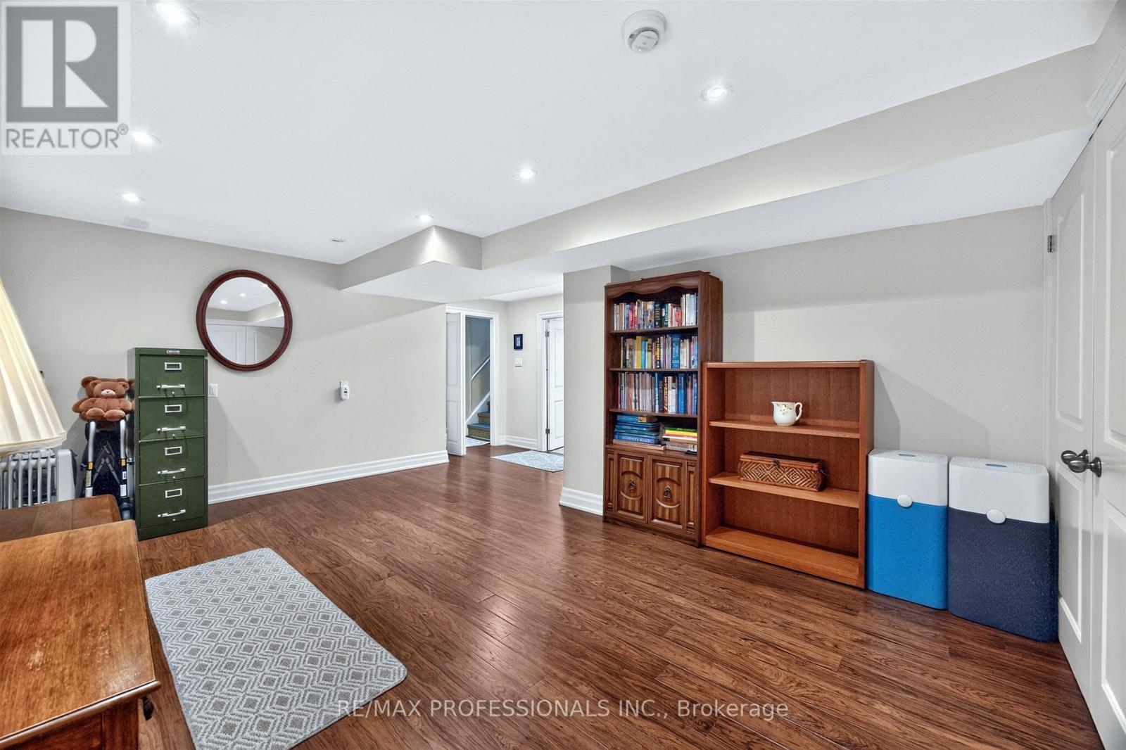 302 La Rose Avenue Property Photo 29