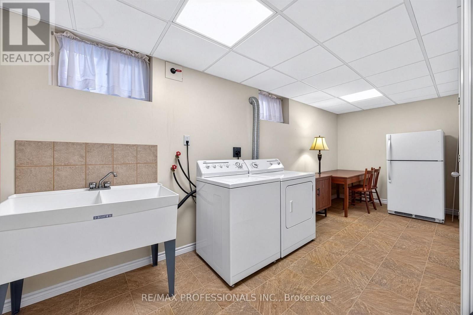 302 La Rose Avenue Property Photo 35