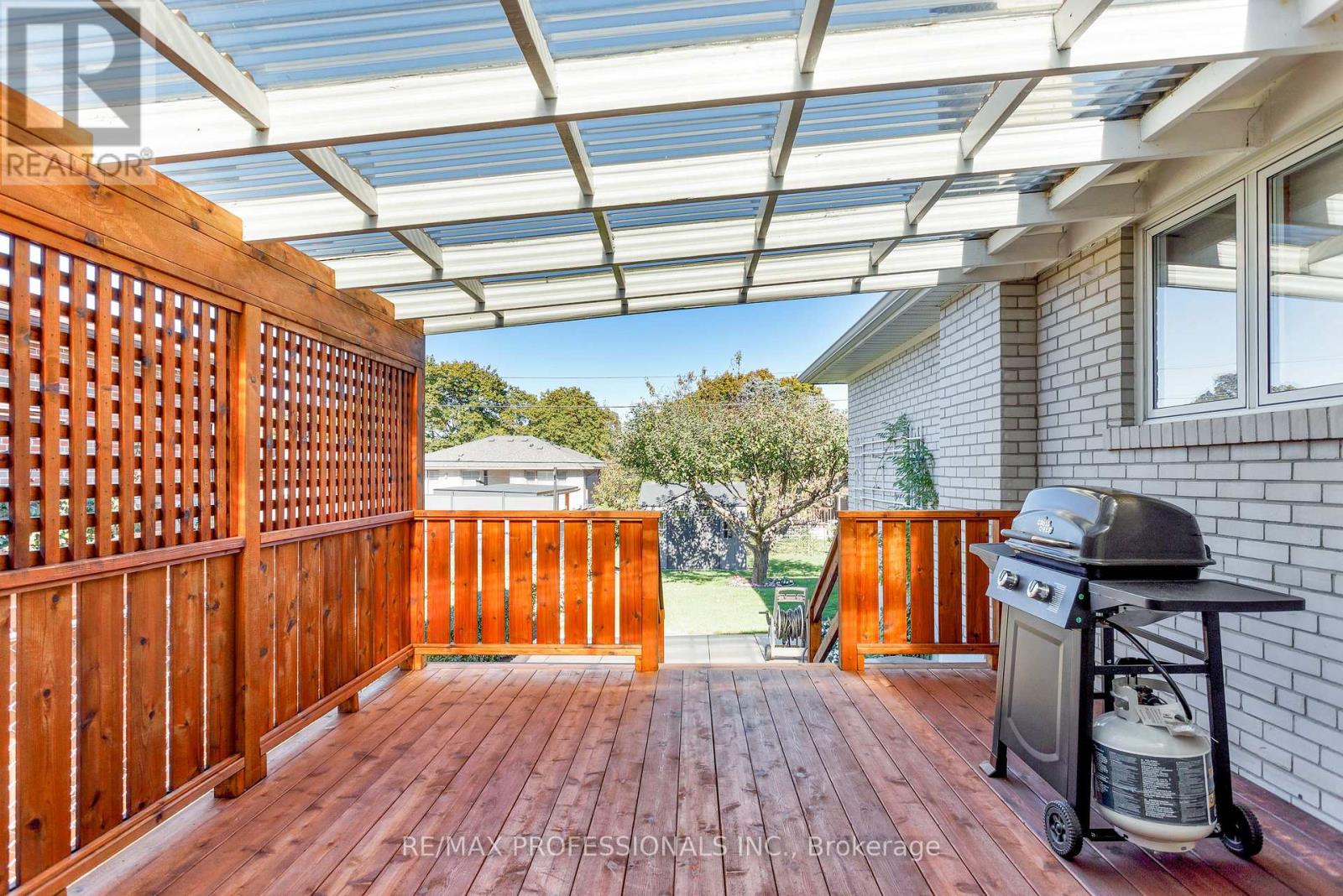 302 La Rose Avenue Property Photo 40