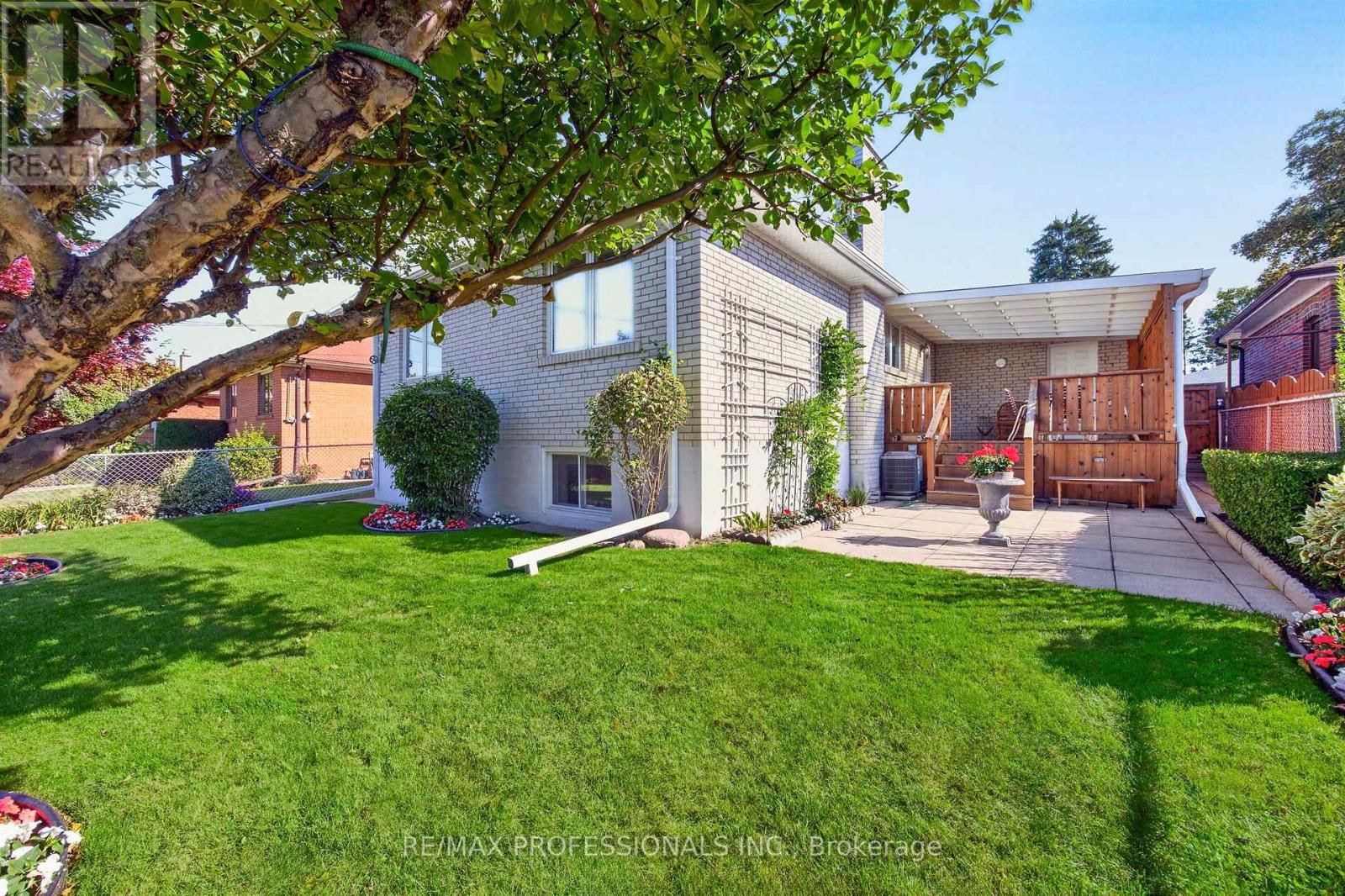 302 La Rose Avenue Property Photo 43