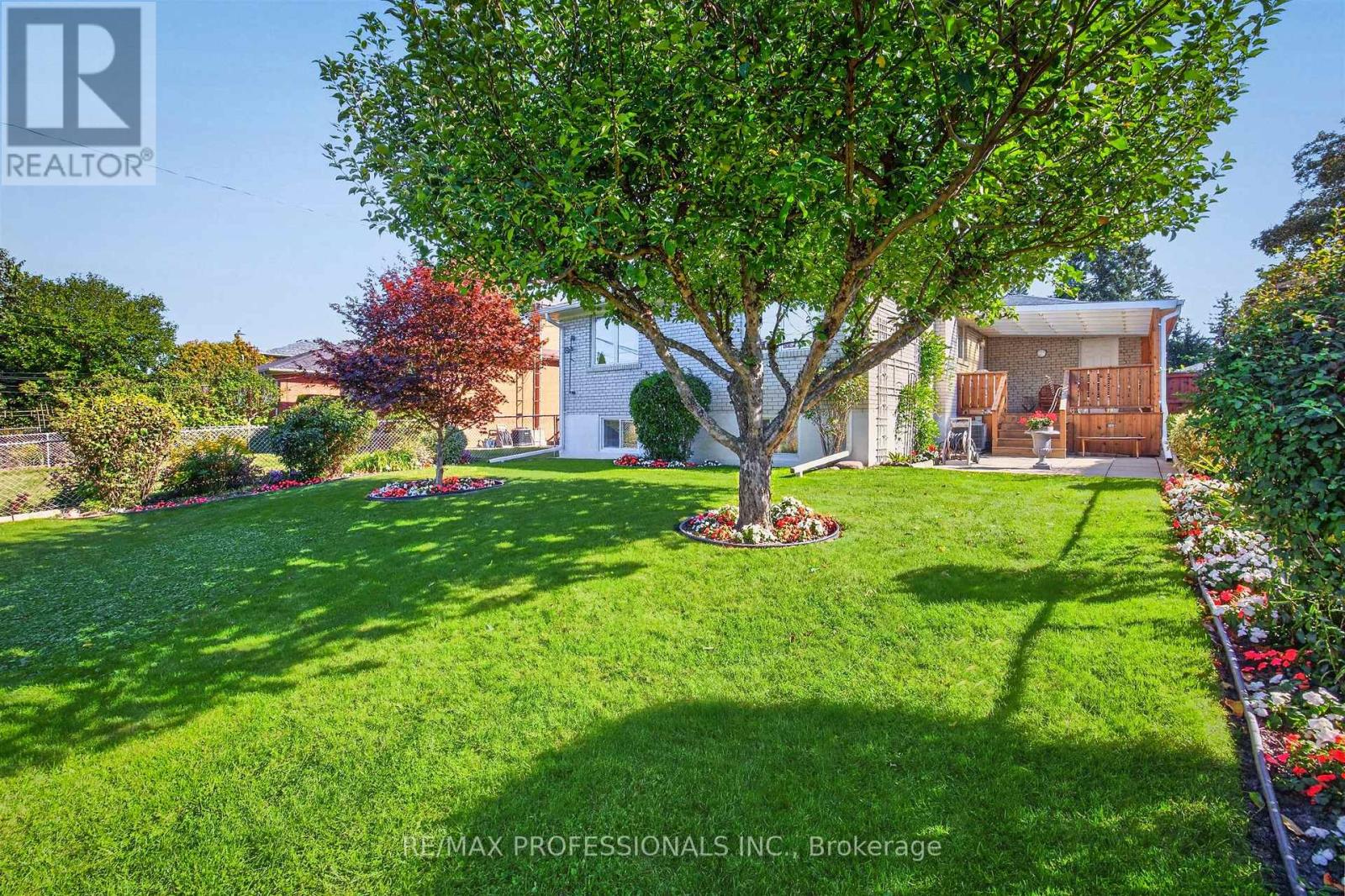 302 La Rose Avenue Property Photo 46