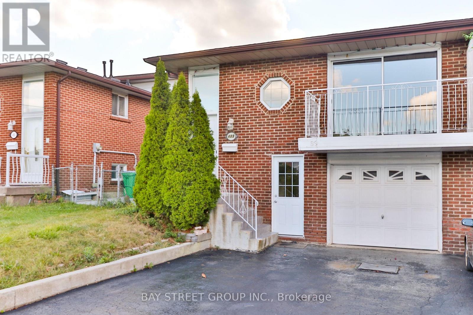 Upper Unit - 489 Fergo Avenue Photo de la propriété 1