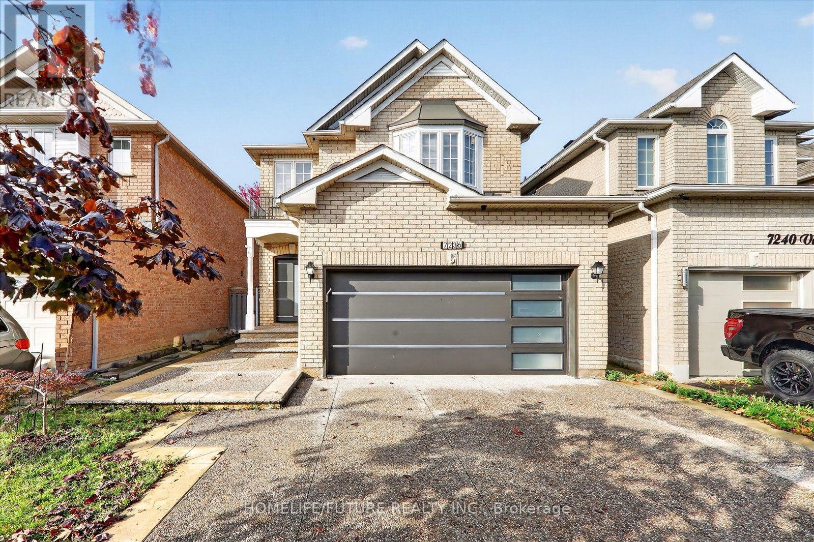 7236 Village Walk Property Photo 1