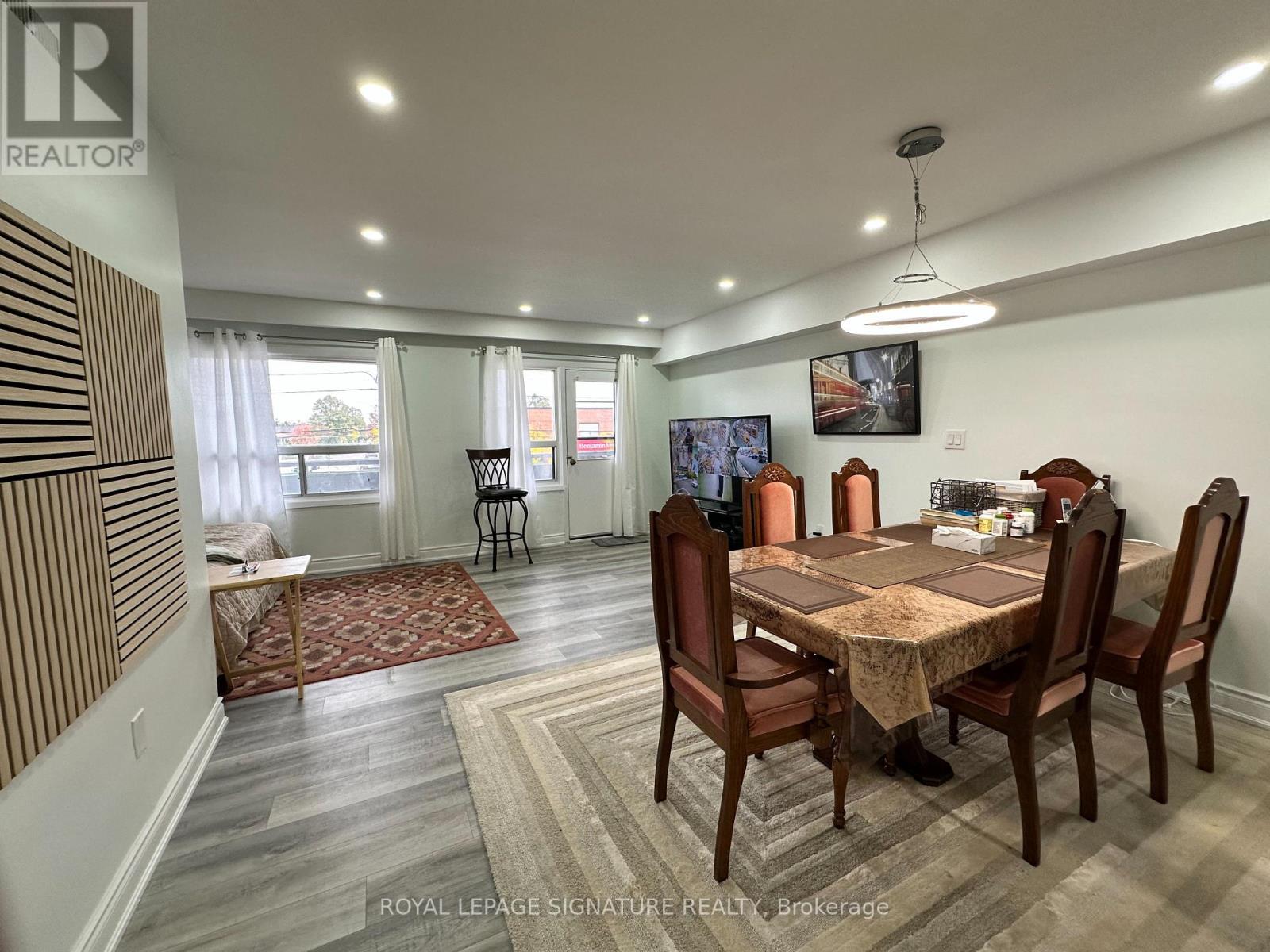 2890 Dufferin Street Property Photo 9