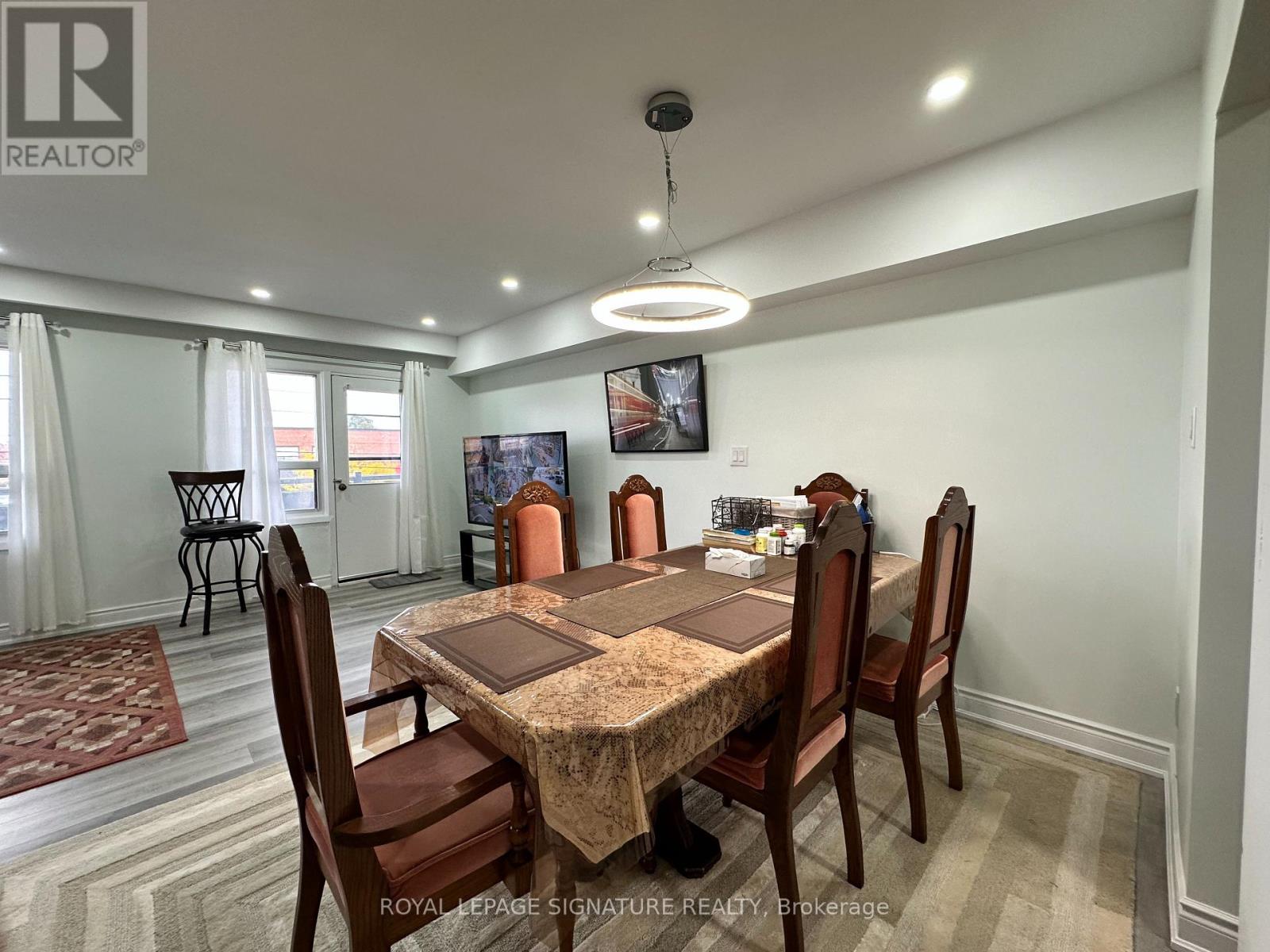 2890 Dufferin Street Property Photo 10