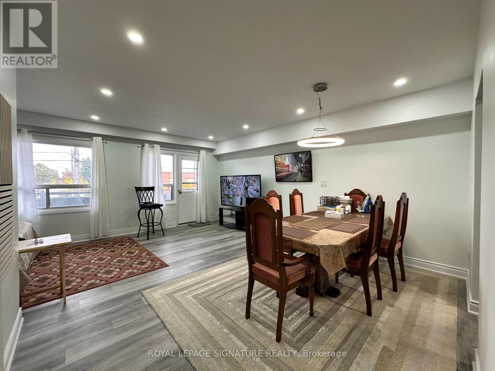 2890 Dufferin Street Property Photo 11
