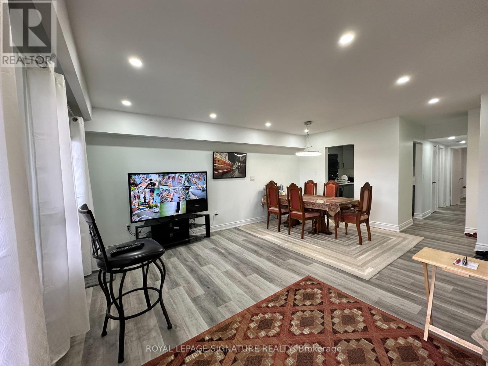 2890 Dufferin Street Property Photo 12