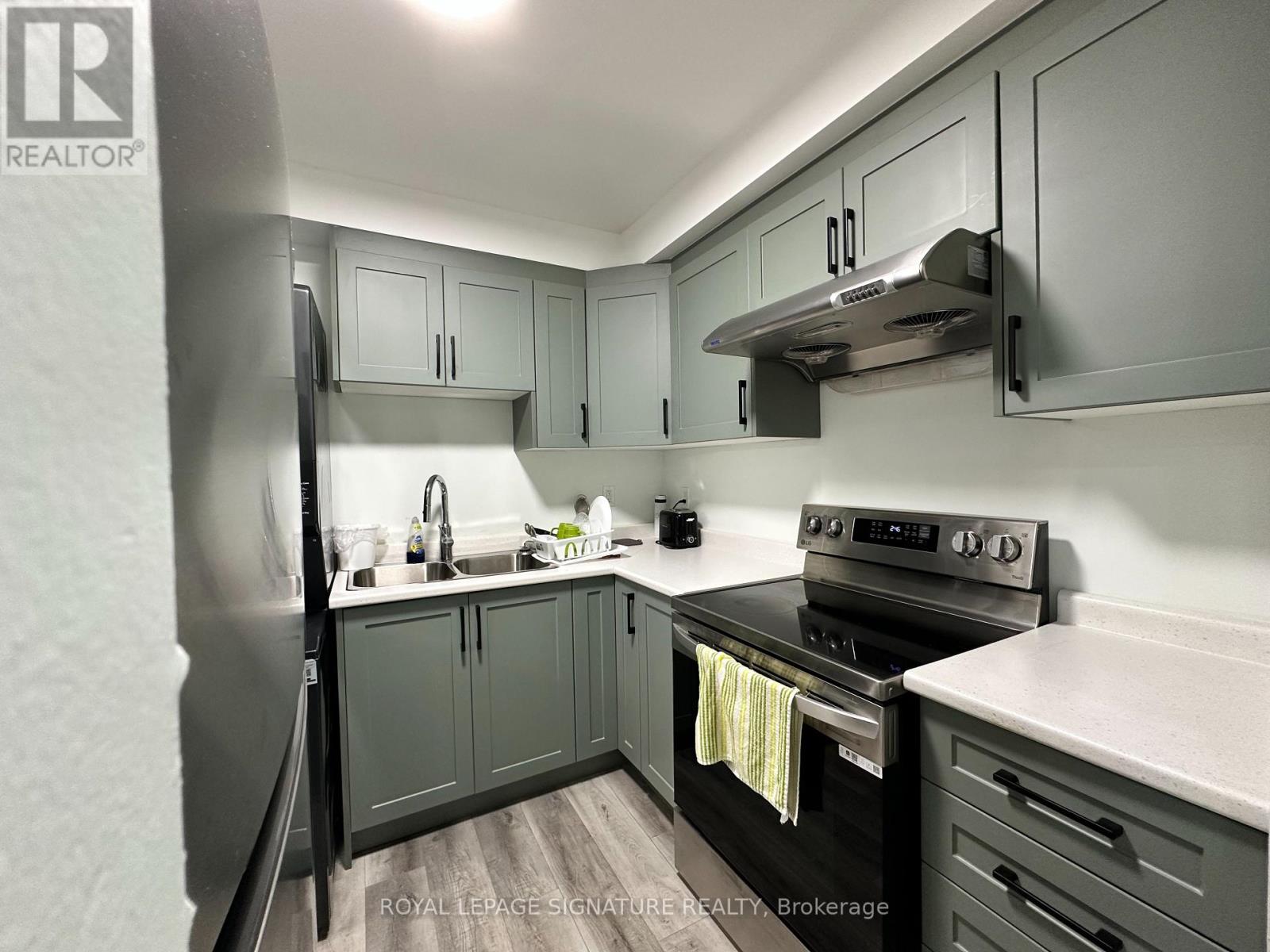2890 Dufferin Street Property Photo 17